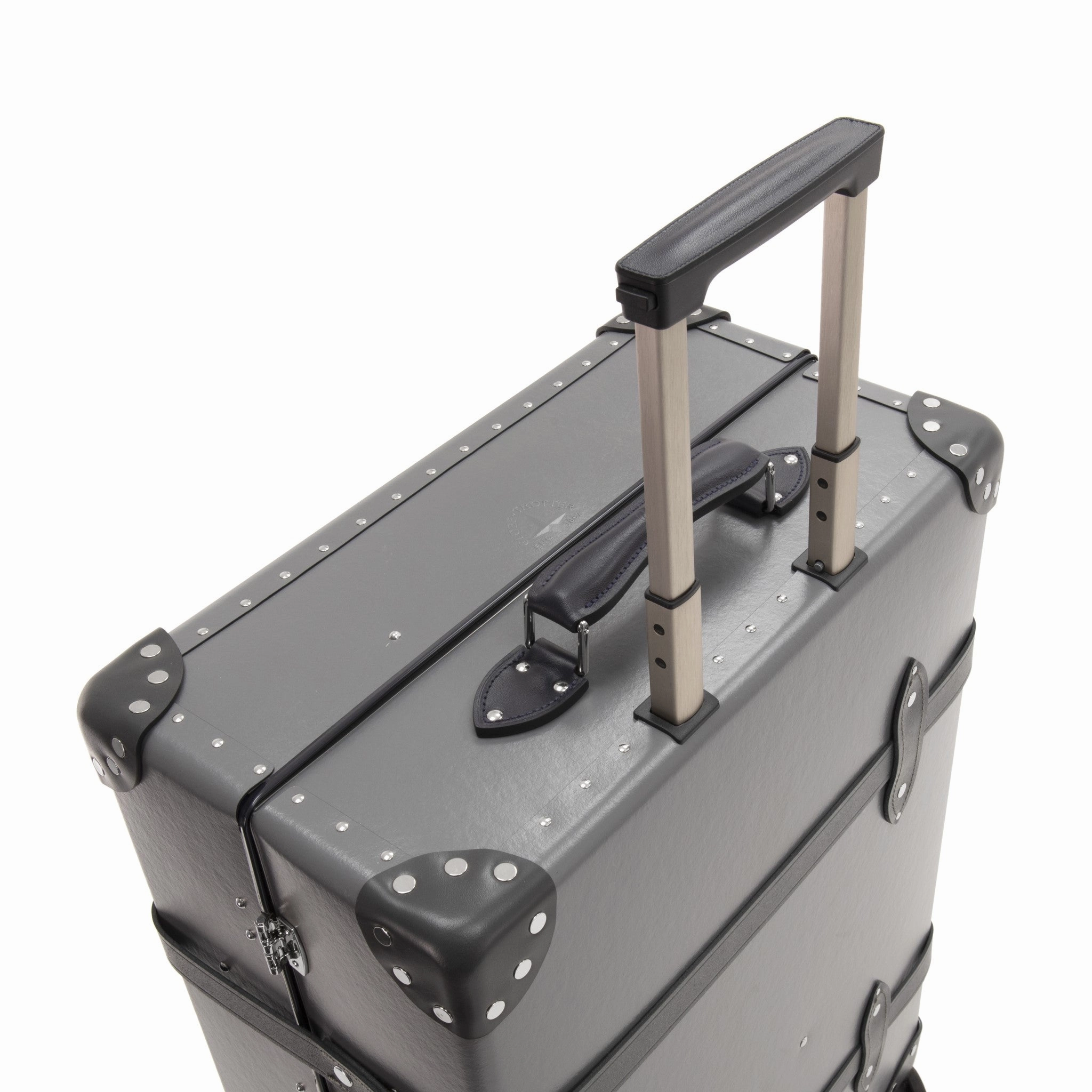 007 Collection  Large Check-In - 4 Wheels | Grey/Graphite/Chrome