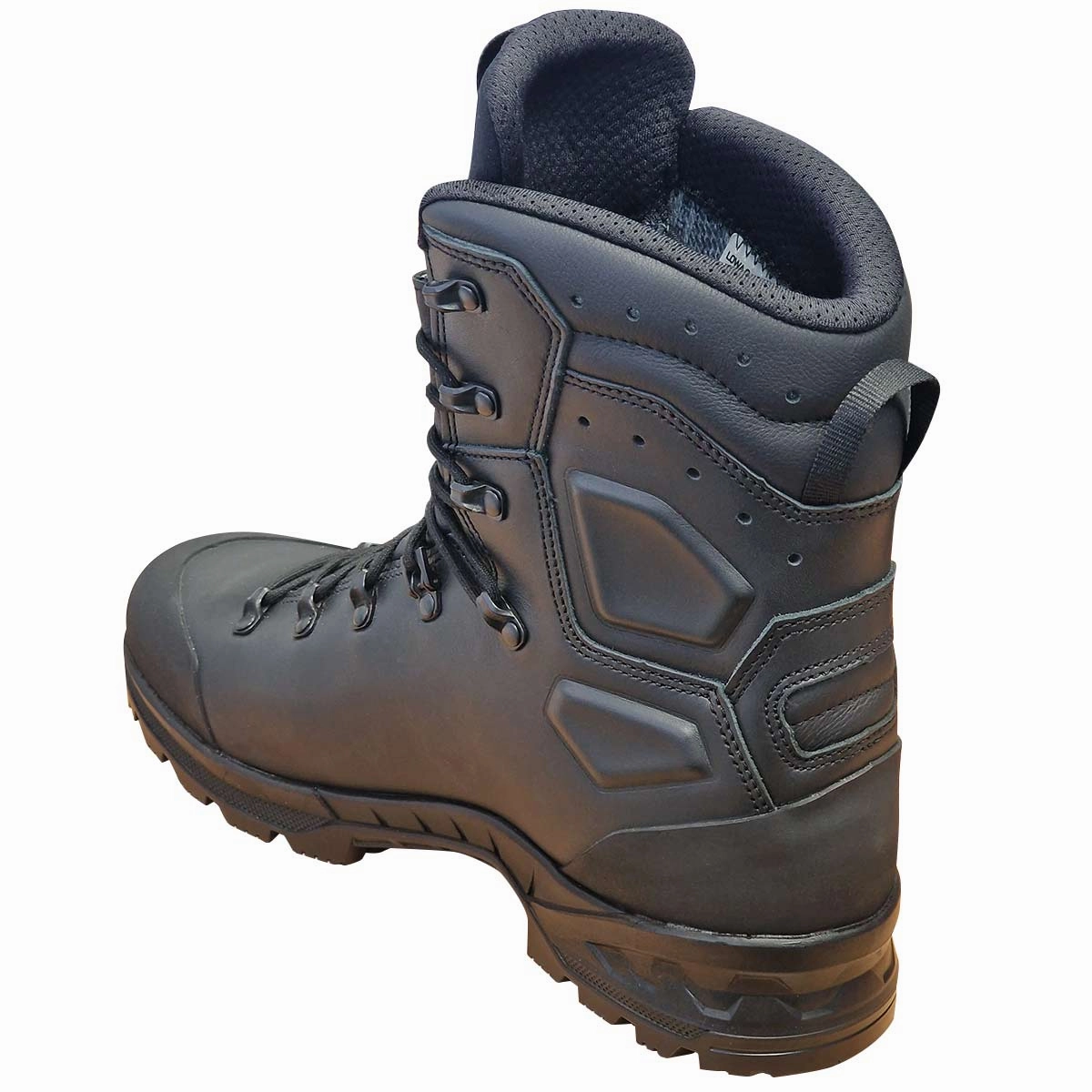 Get Authentic Lowa Combat Boots MK2 GTX Black on our official site, cheapest price and newest styles, it is a good choice for you.