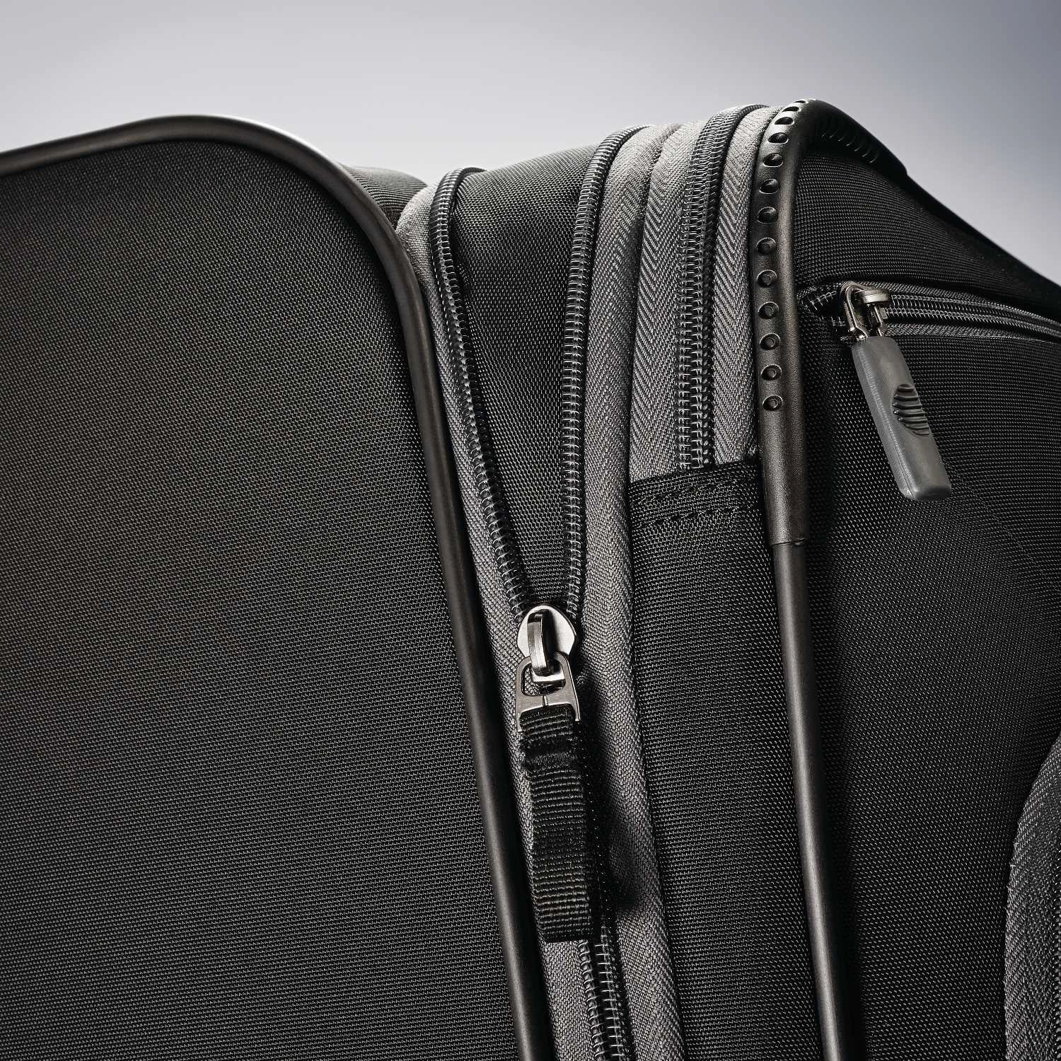 American Tourister 4 KIX 21" 4-Wheel Carry-On Luggage
