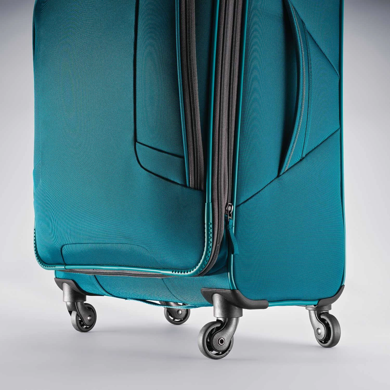 American Tourister 4 KIX 21" 4-Wheel Carry-On Luggage