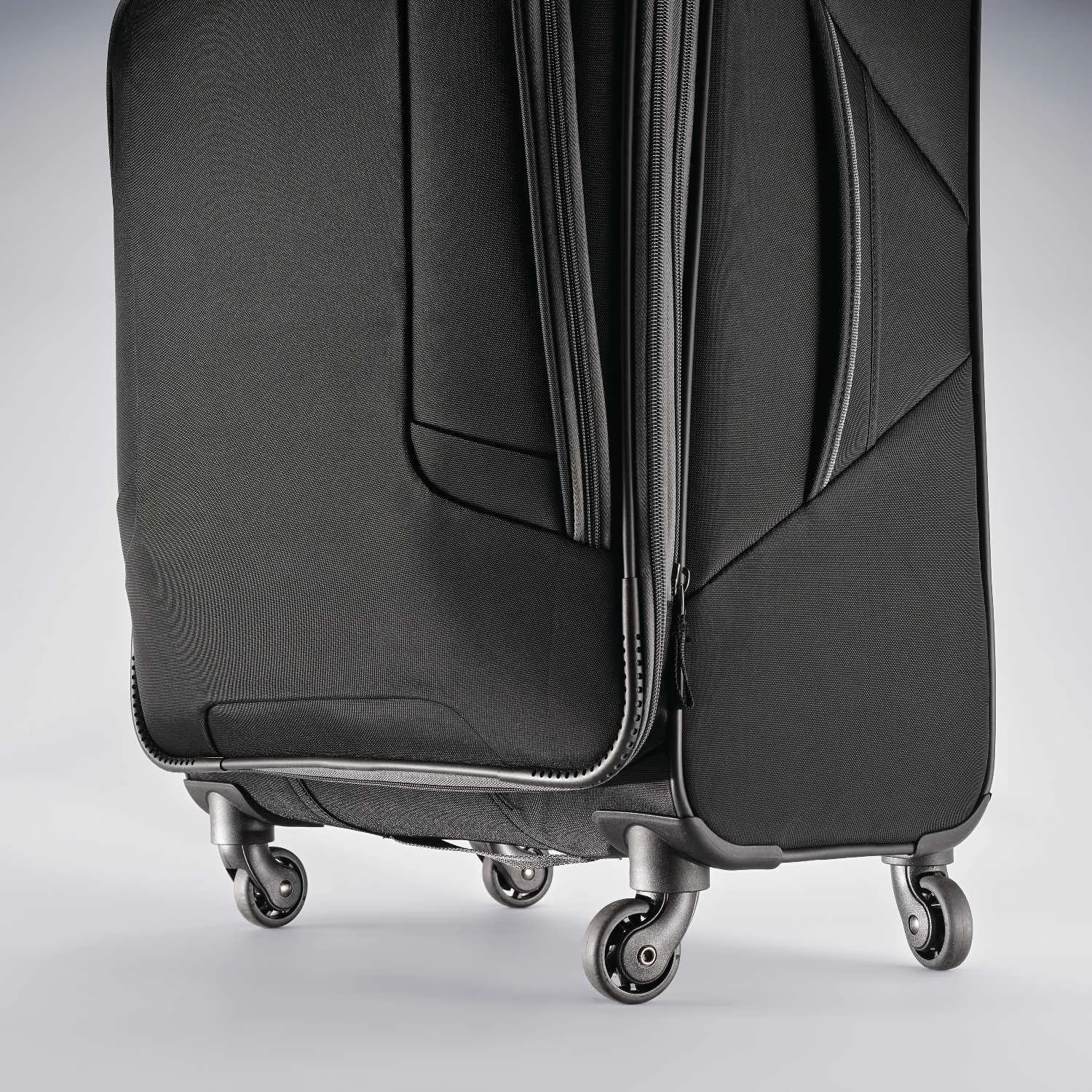 American Tourister 4 KIX 21" 4-Wheel Carry-On Luggage