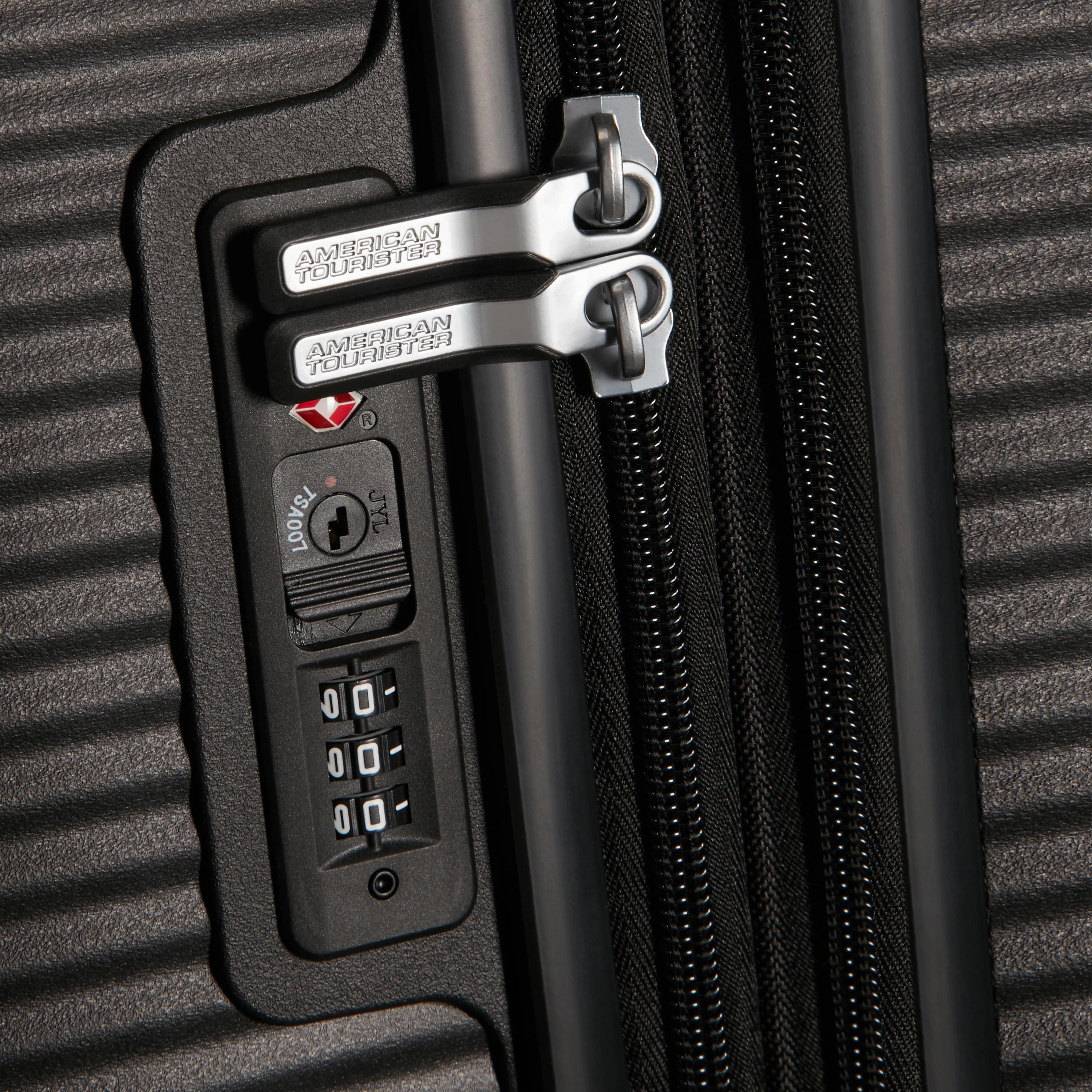 American Tourister Curio 3 Piece Nested Spinner Expandable Set