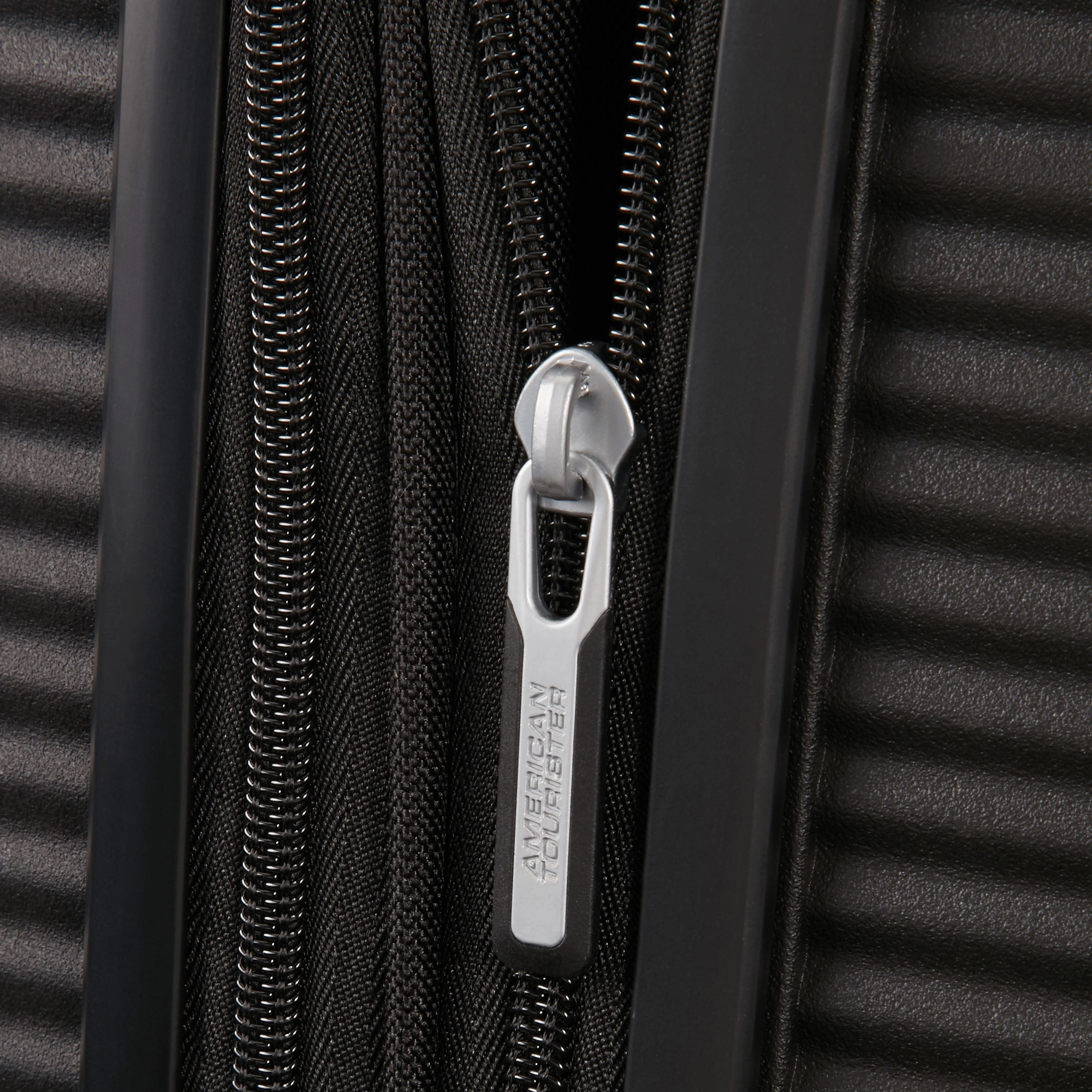 American Tourister Curio 3 Piece Nested Spinner Expandable Set
