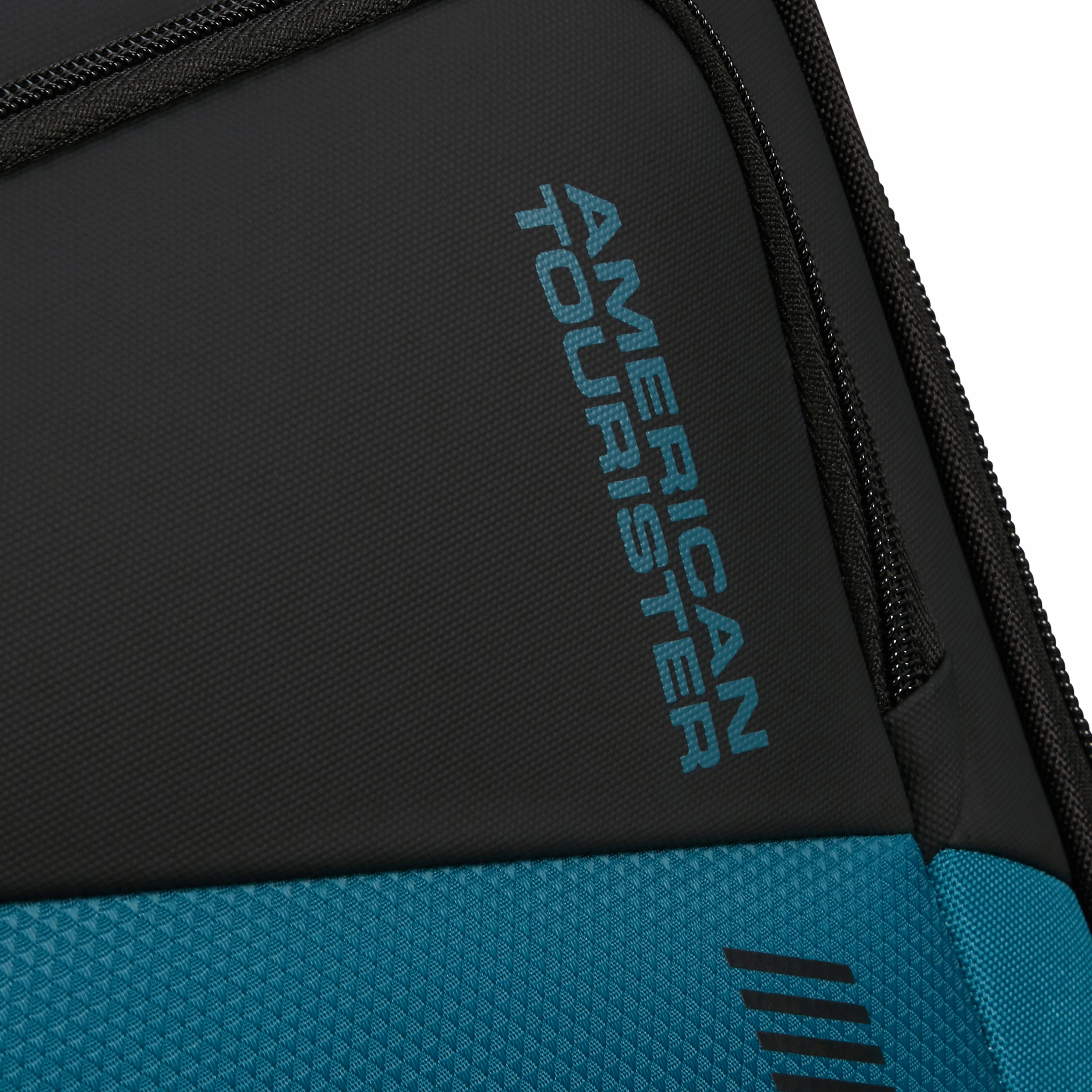 American Tourister Daring Dash Spinner Expandable Medium Luggage