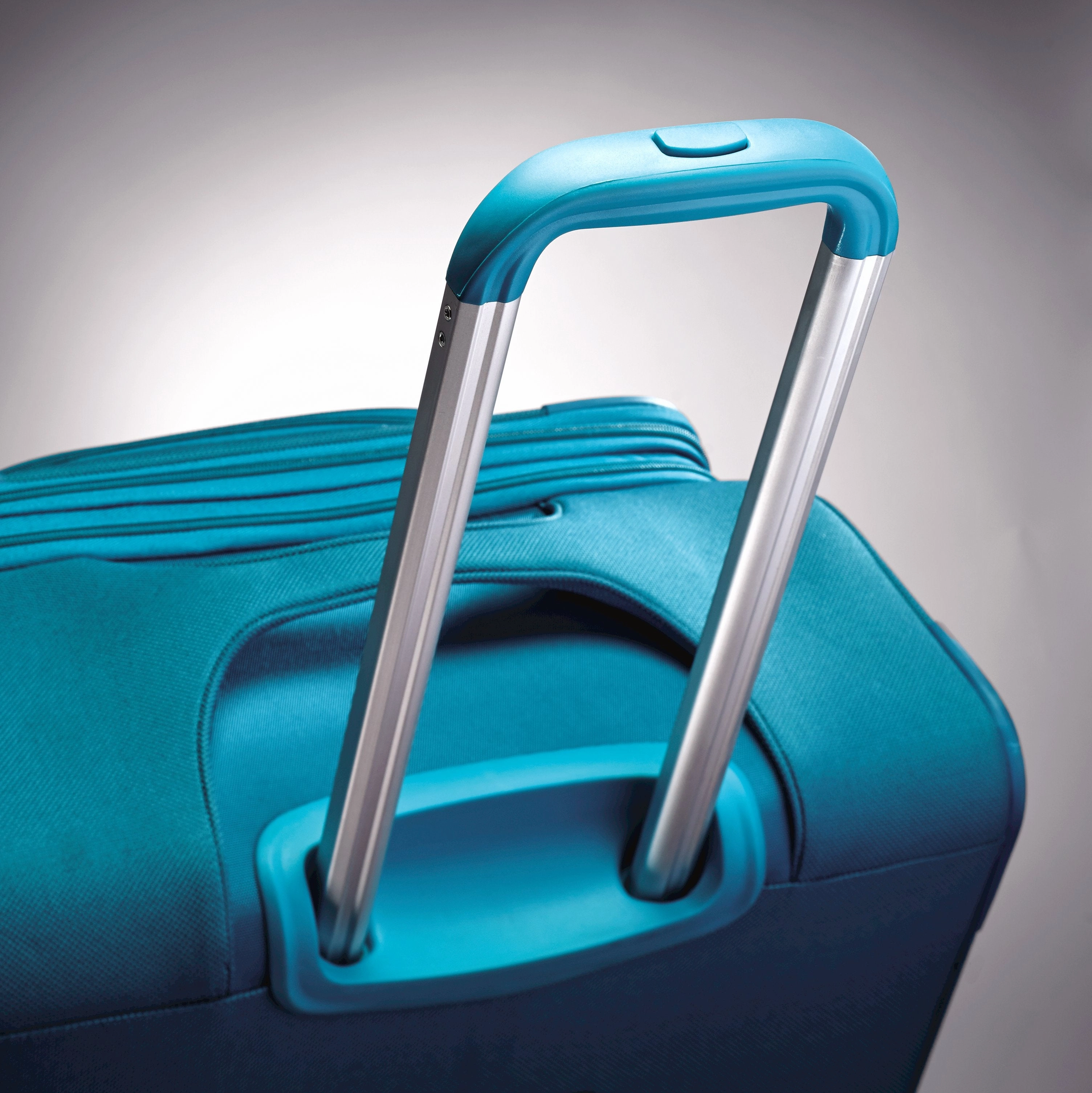 American Tourister Ilite Xtreme  21" 4-Wheel Carry-On Luggage