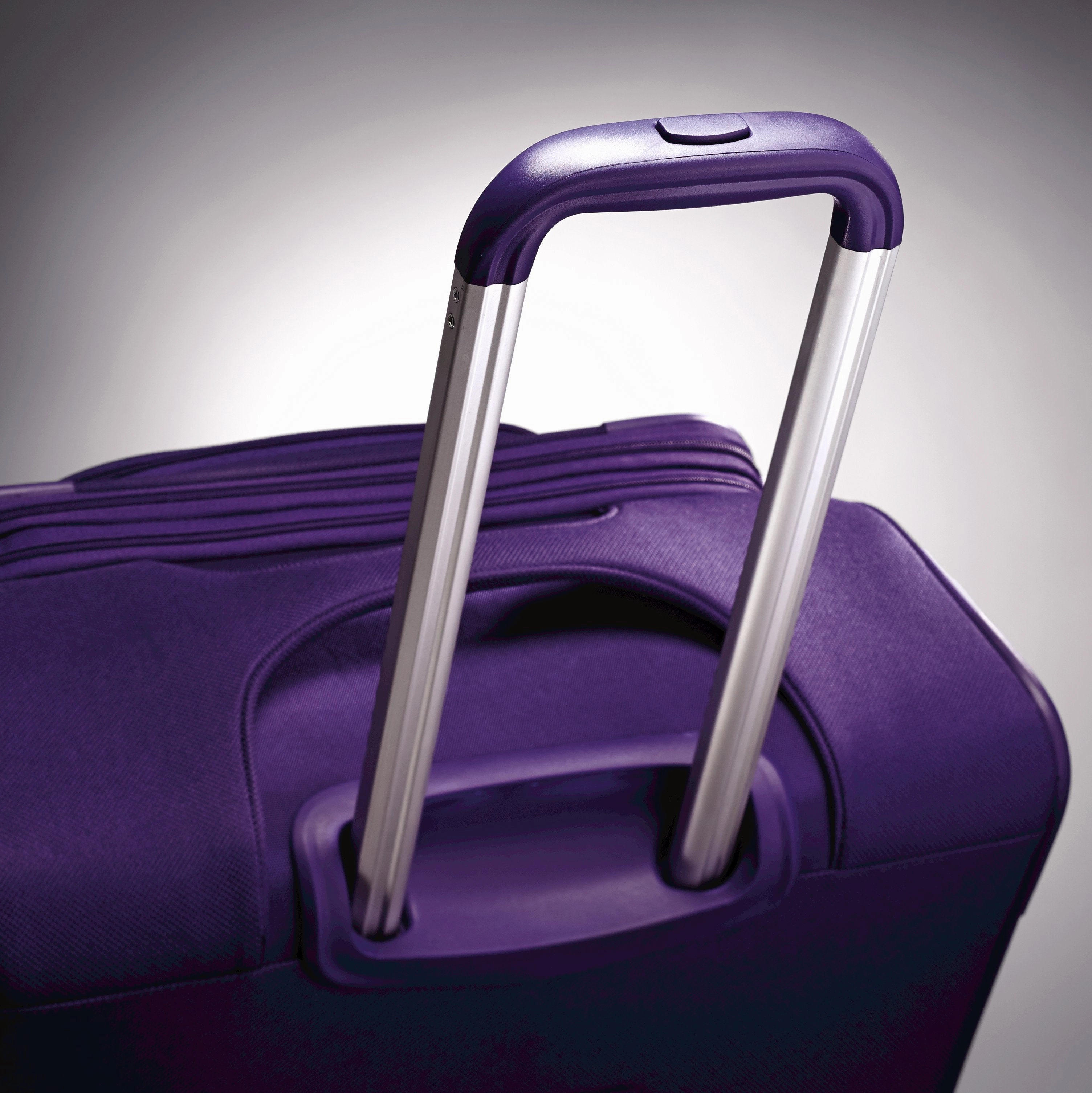 American Tourister Ilite Xtreme  21" 4-Wheel Carry-On Luggage