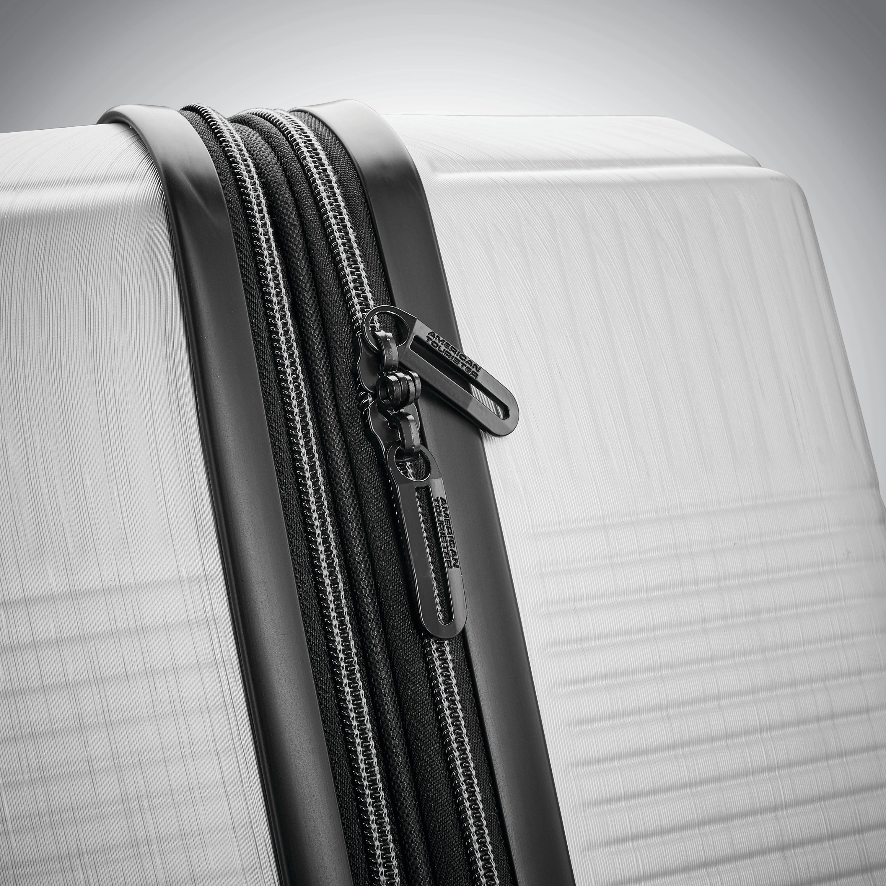 American Tourister Stratum XLT 25" 4-Wheel Medium Luggage