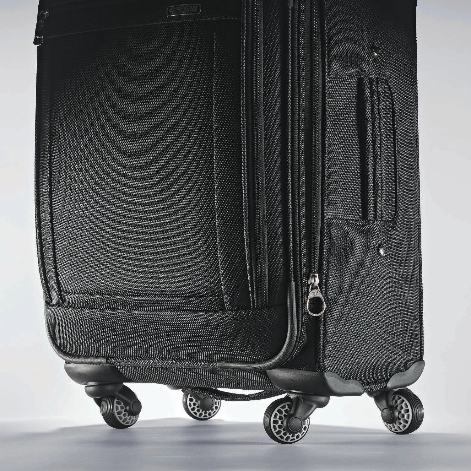American Tourister Triumph DLX 25" 4-Wheel Medium Luggage
