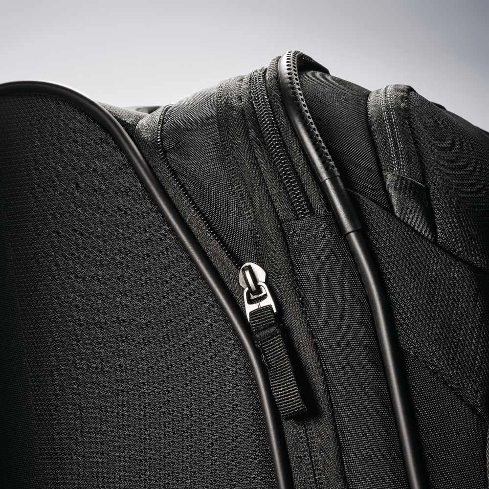 American Tourister Zoom 25" 4-Wheel Medium Luggage