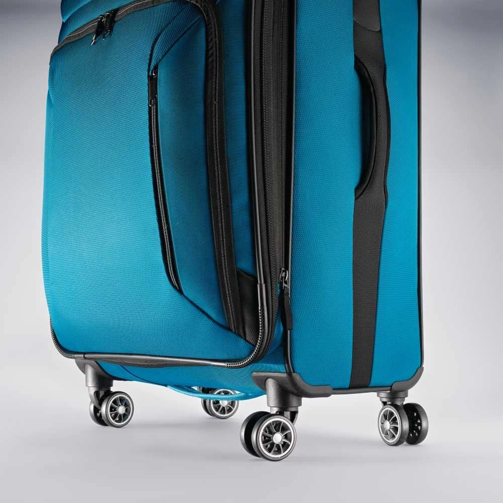American Tourister Zoom 25" 4-Wheel Medium Luggage