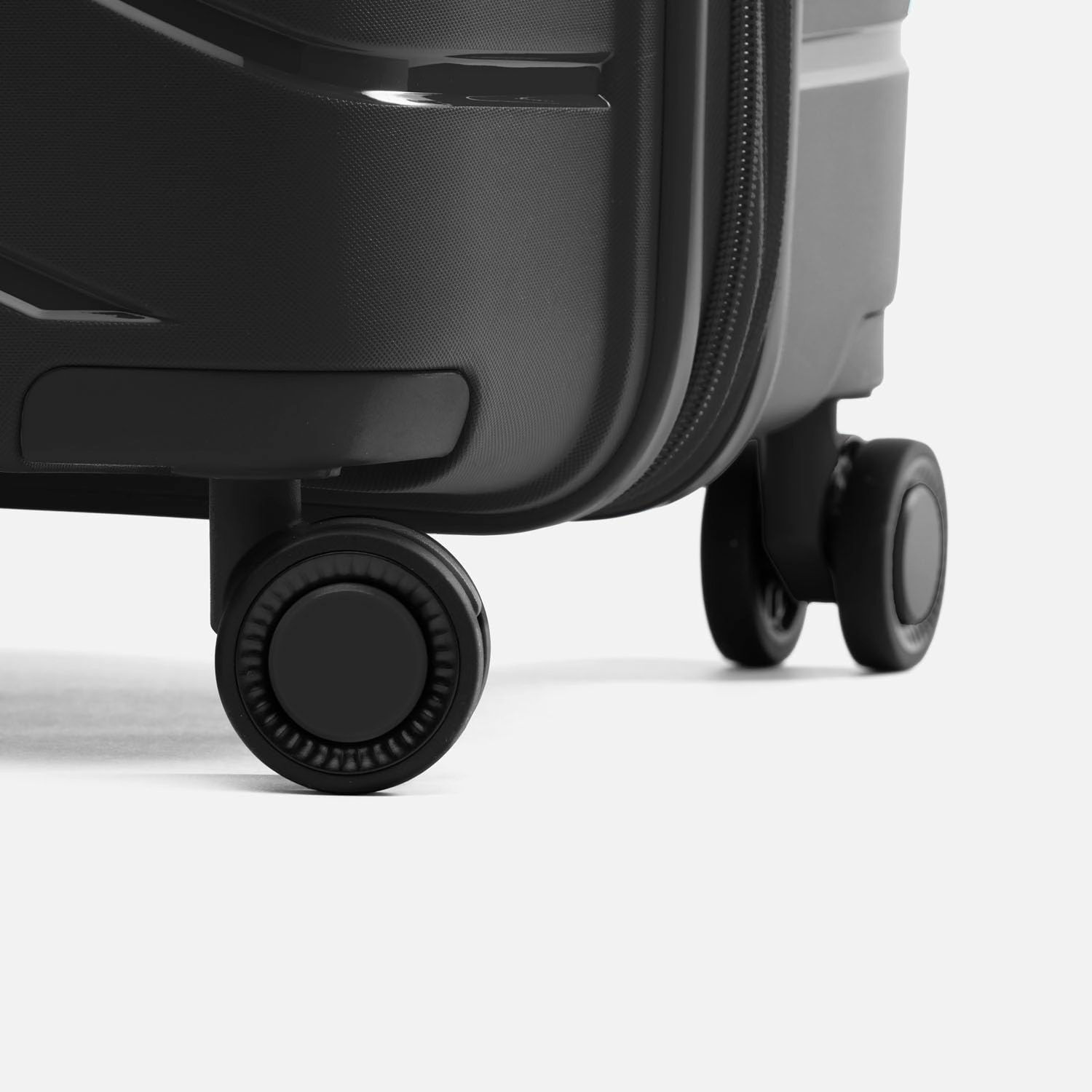 Atlantic Luggage Atlantic Carry-on Exp Hardside Spinner