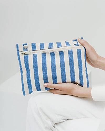 BAGGU Women's Weekend Bag, Roomy and Durable Canvas Carry-on Travel Tote, Summer Stripe