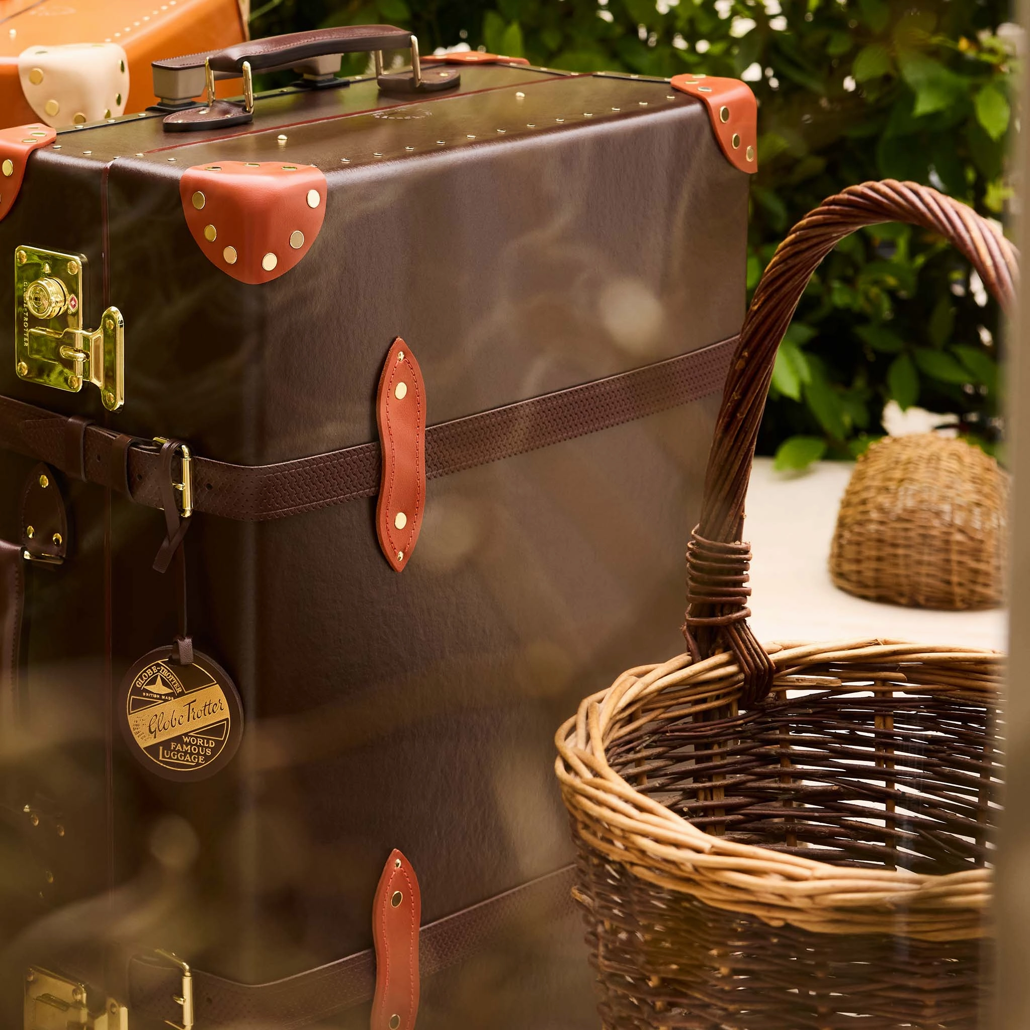 Cotswolds  Large Check-In - 4 Wheels | Brown/Orange/Gold
