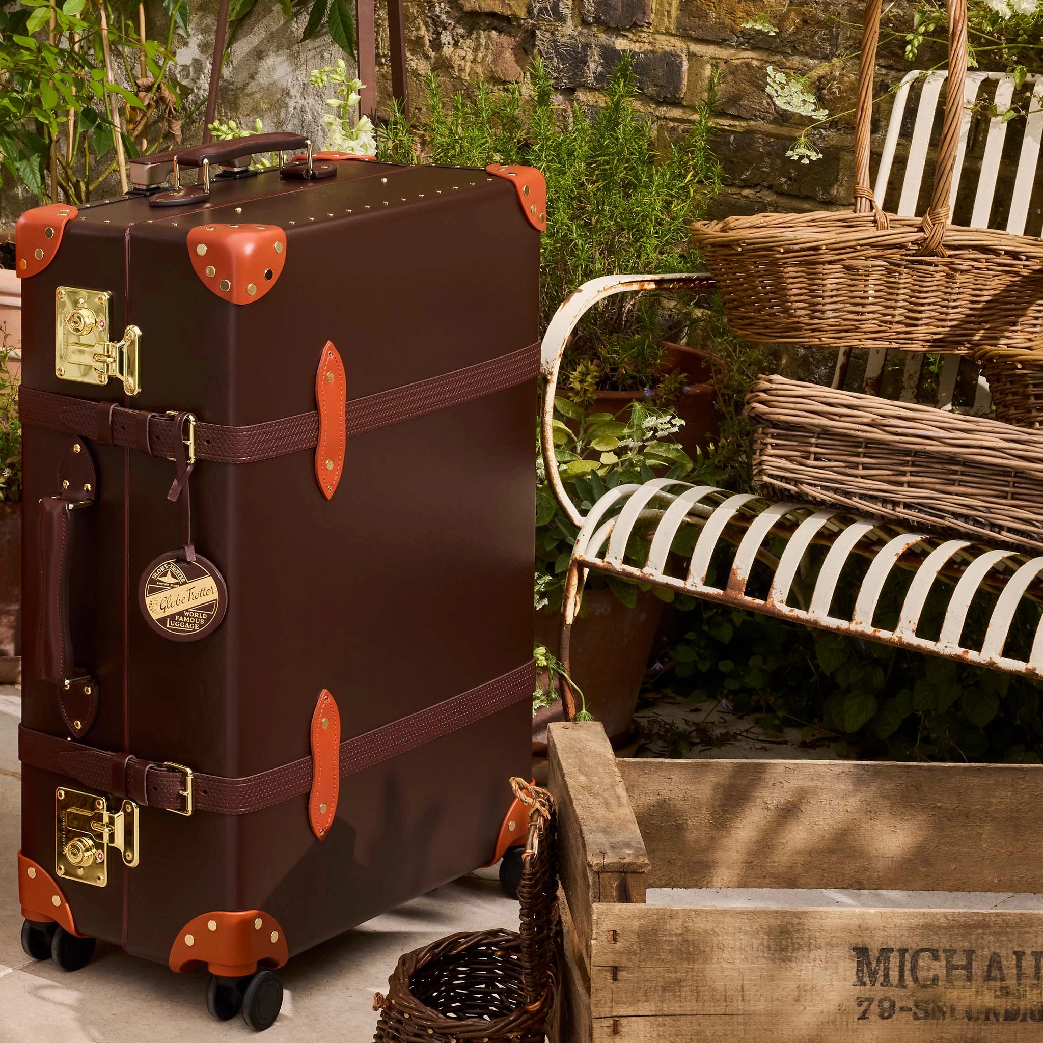 Cotswolds  Large Check-In - 4 Wheels | Brown/Orange/Gold