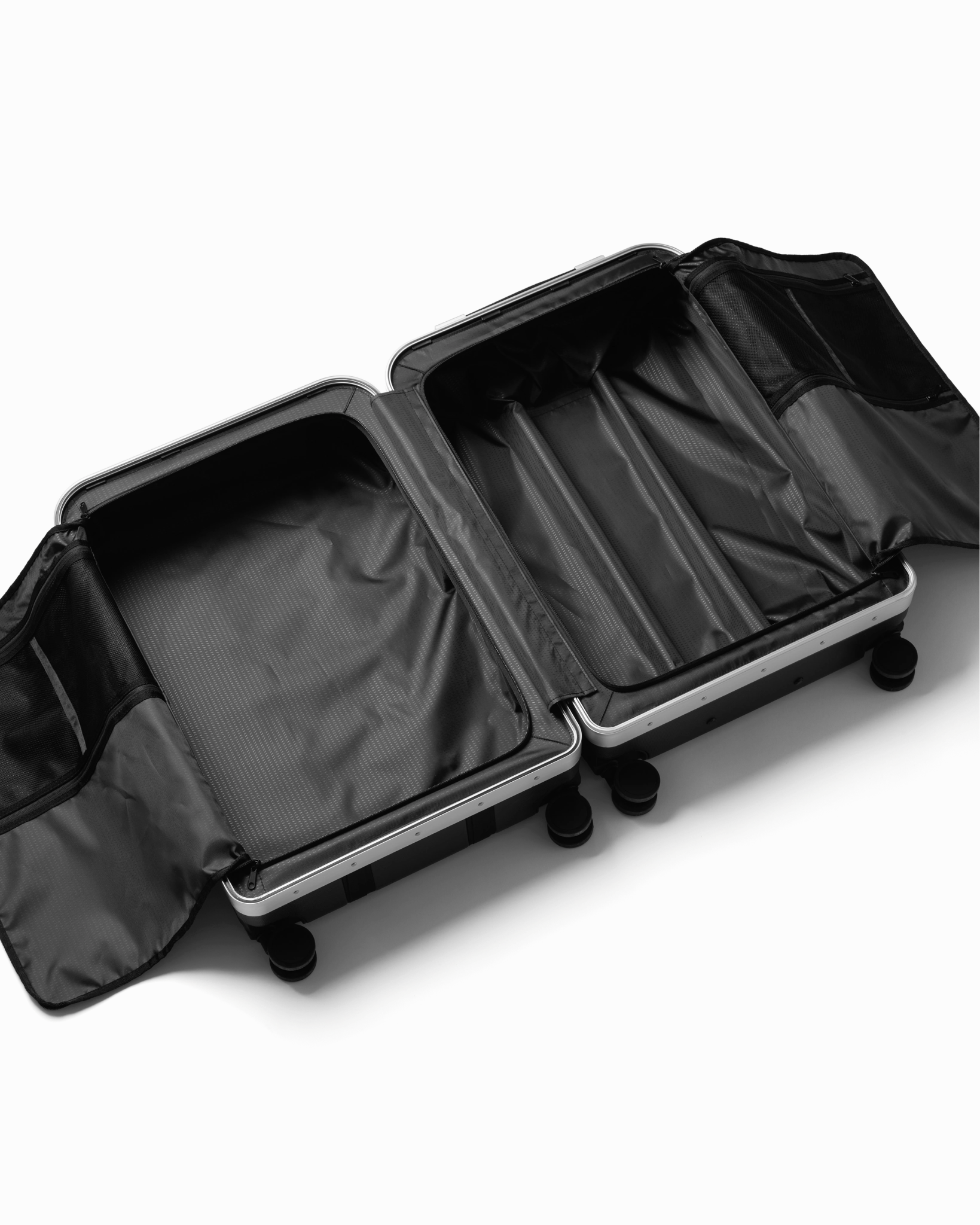 D_b_ Ramverk Pro Large Check In Spinner Luggage