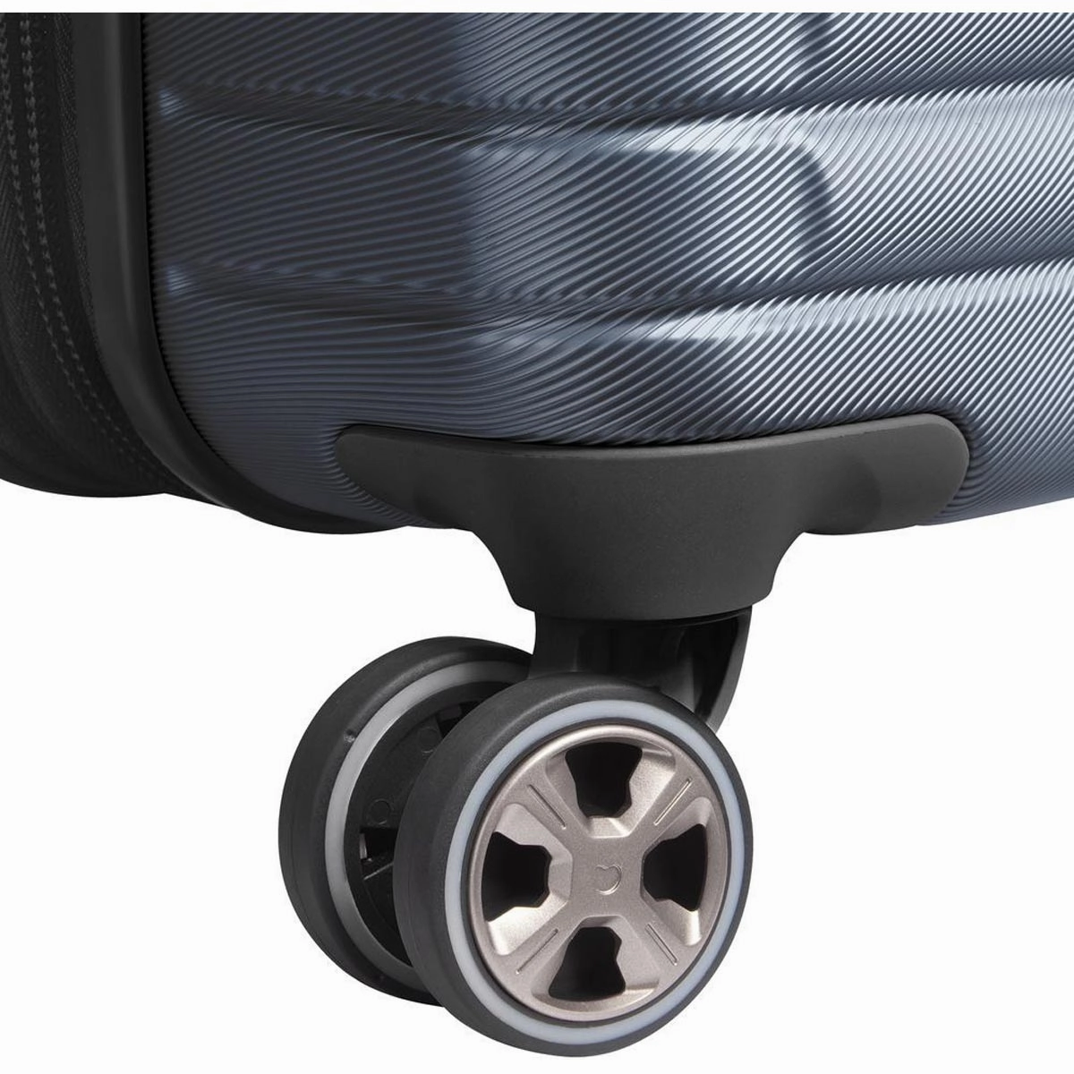 Delsey Cruise 3.0 24" Expandable Spinner
