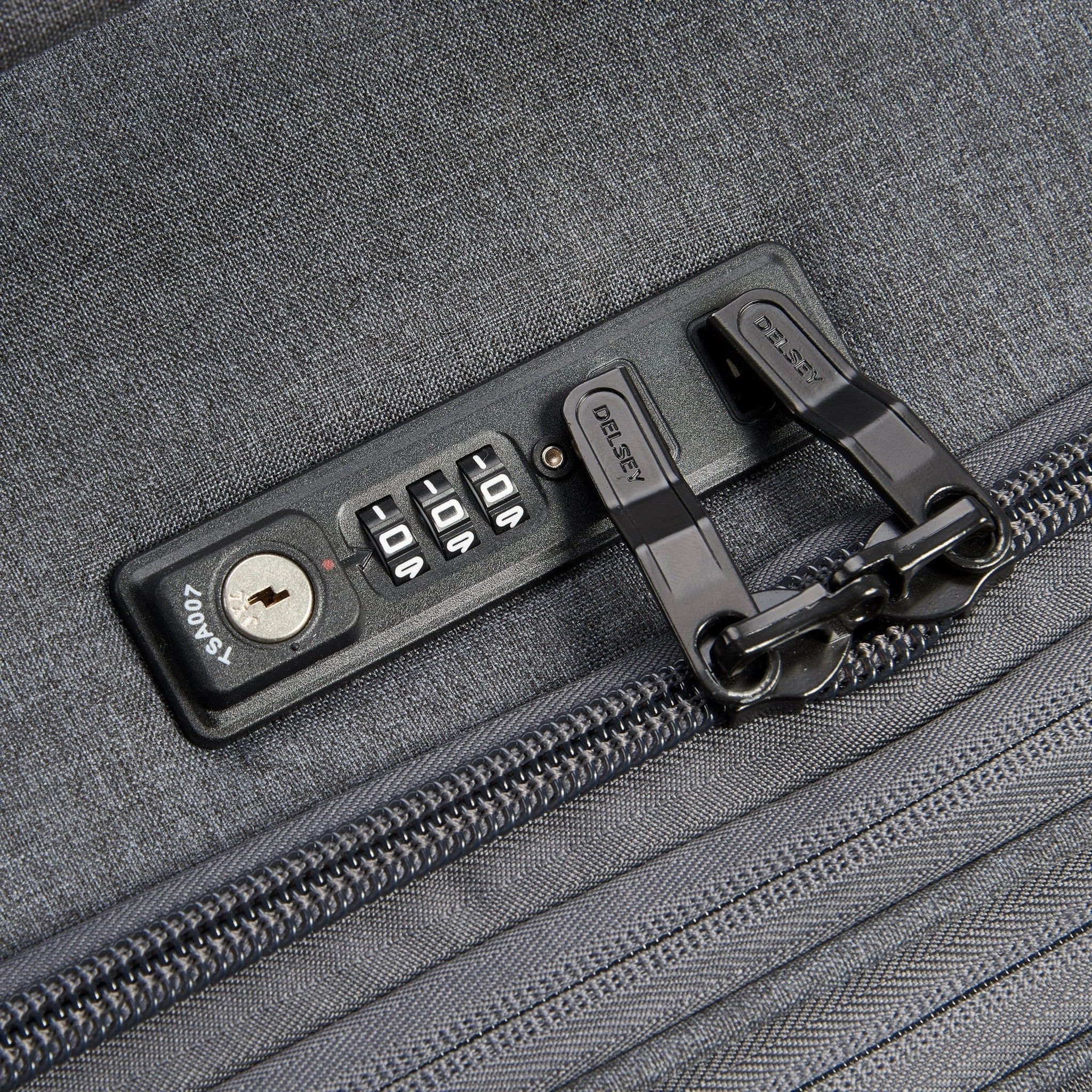 Delsey Maubert 2.0 28" Expandable Spinner Upright