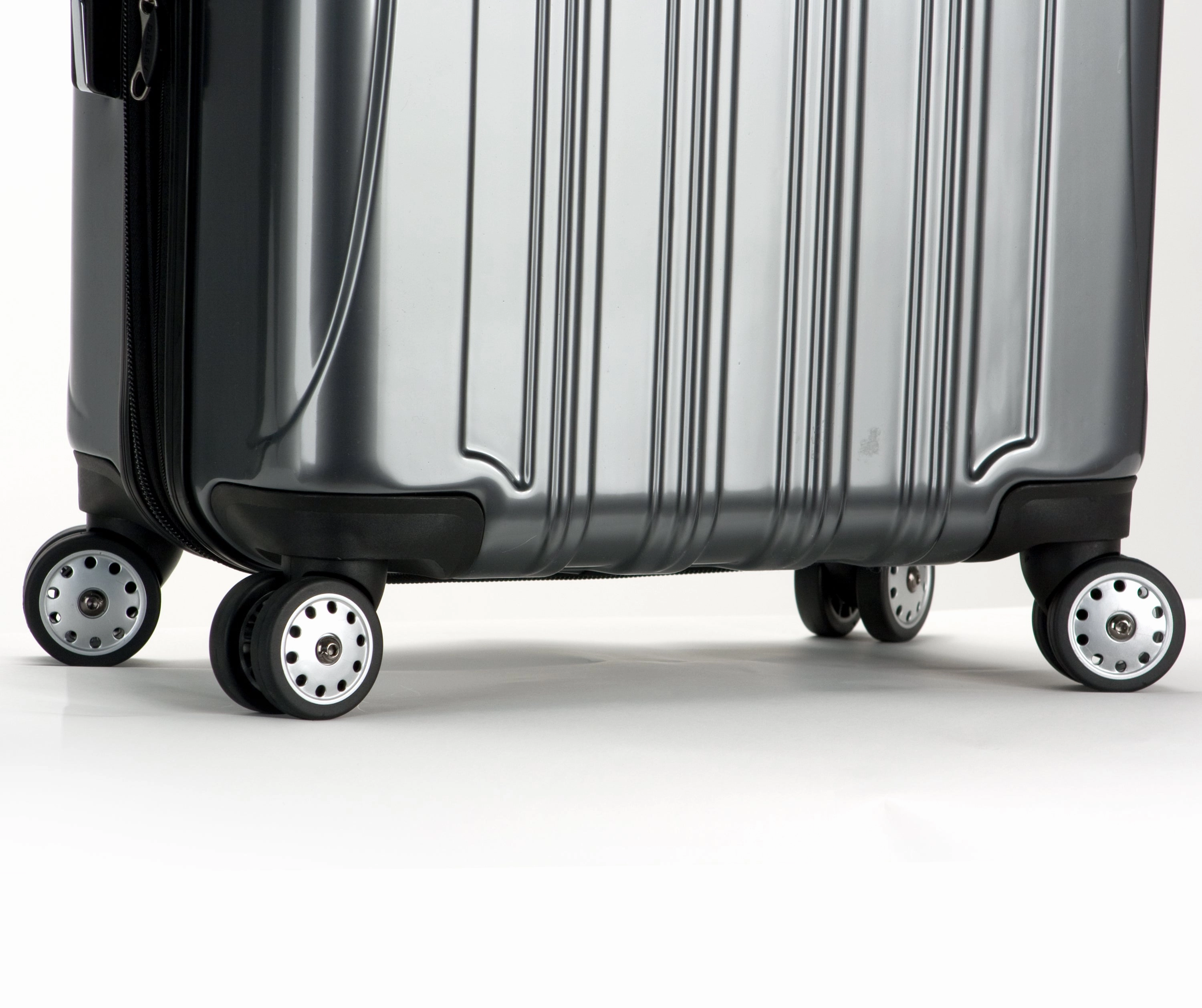DELSEY Paris Helium Aero 19" 4-Wheel International Carry-On Luggage