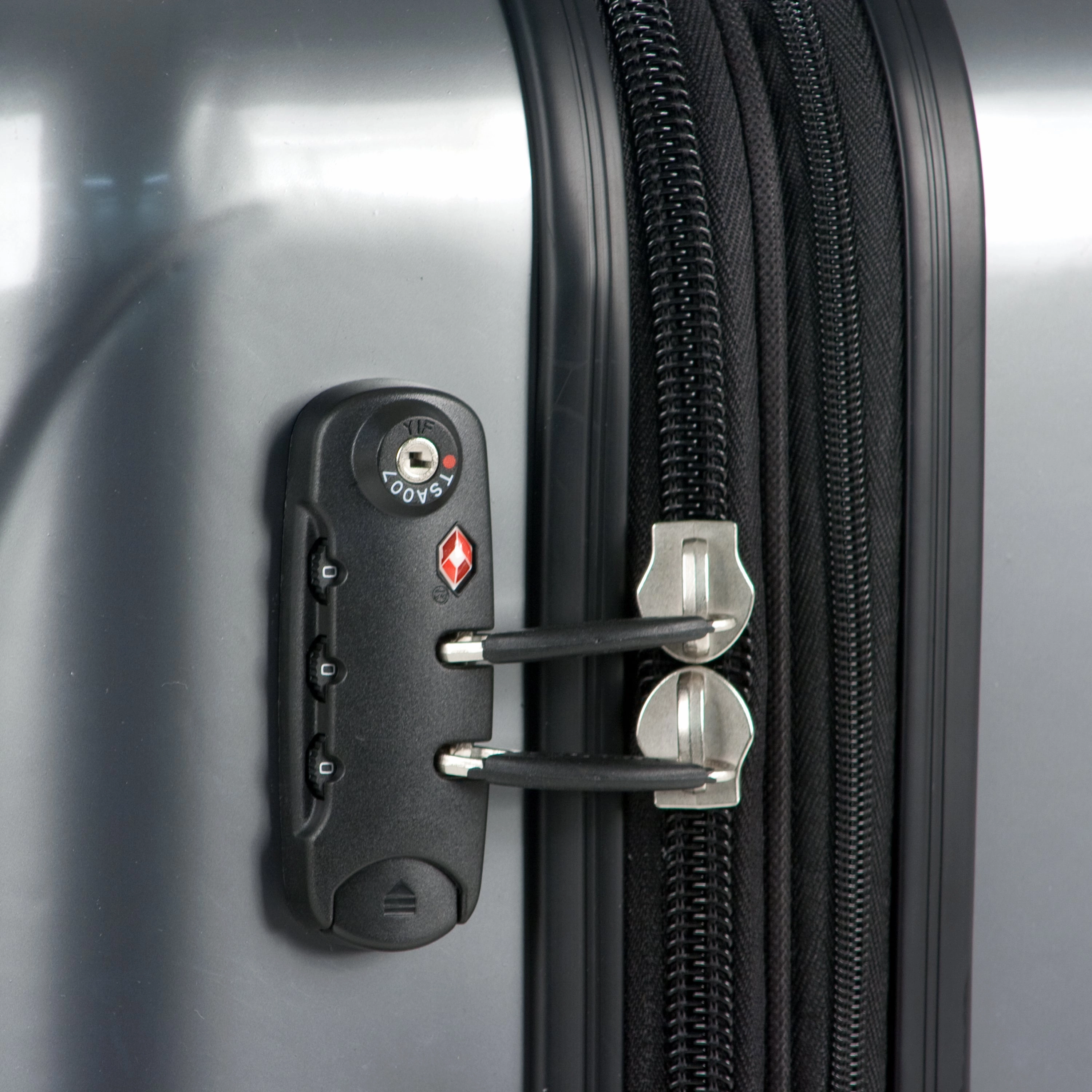 DELSEY Paris Helium Aero 19" 4-Wheel International Carry-On Luggage