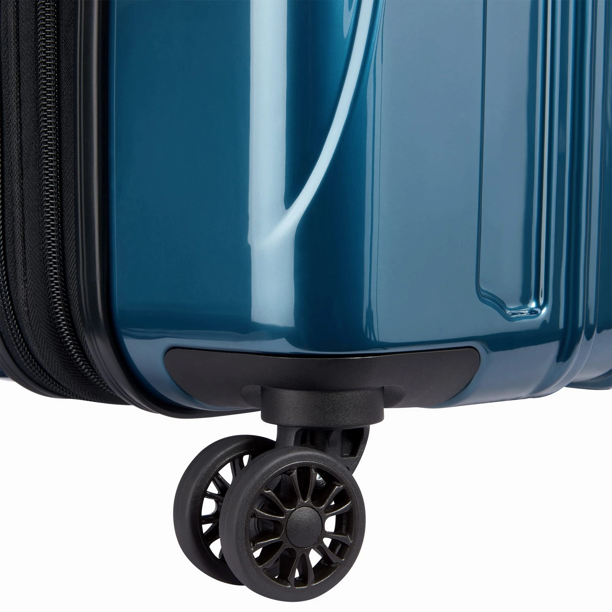 DELSEY Paris Helium Aero 25" 4-Wheel Medium Luggage