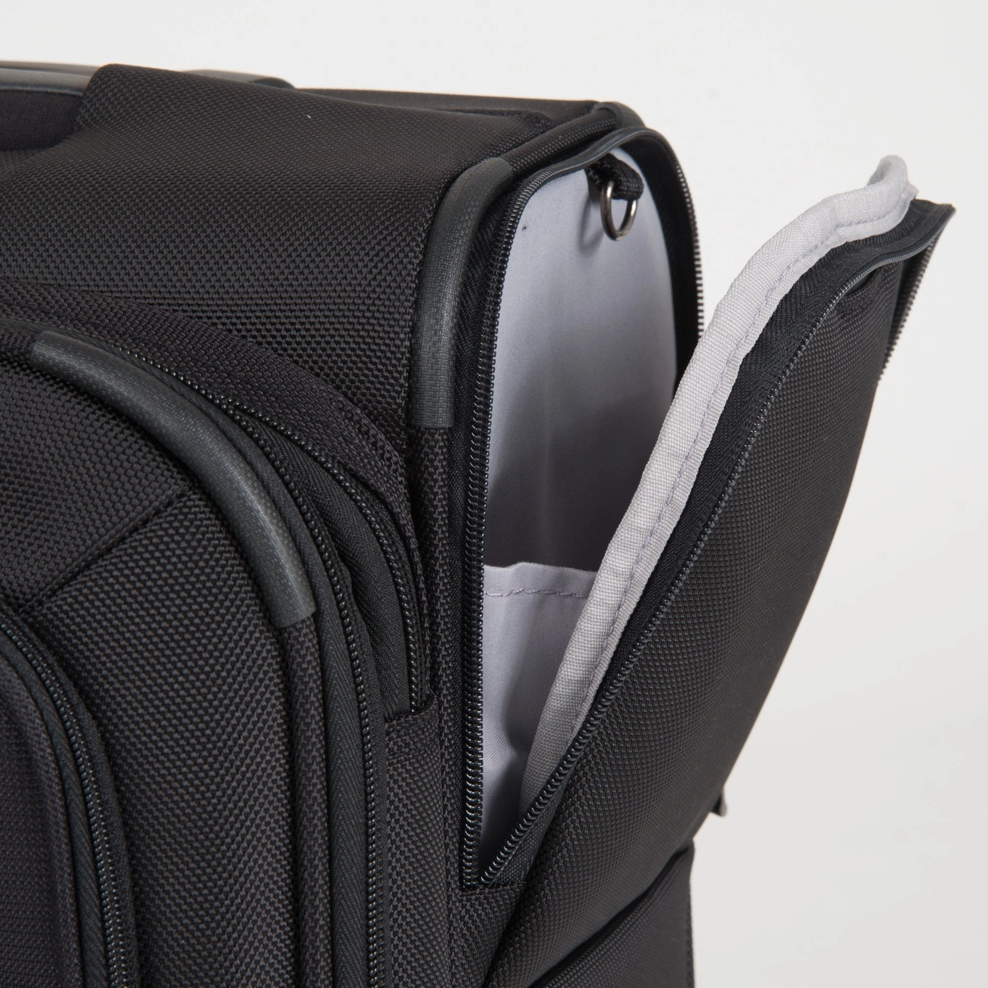 DELSEY Paris Helium Pilot 3.0 19" 4-Wheel Carry-On Luggage