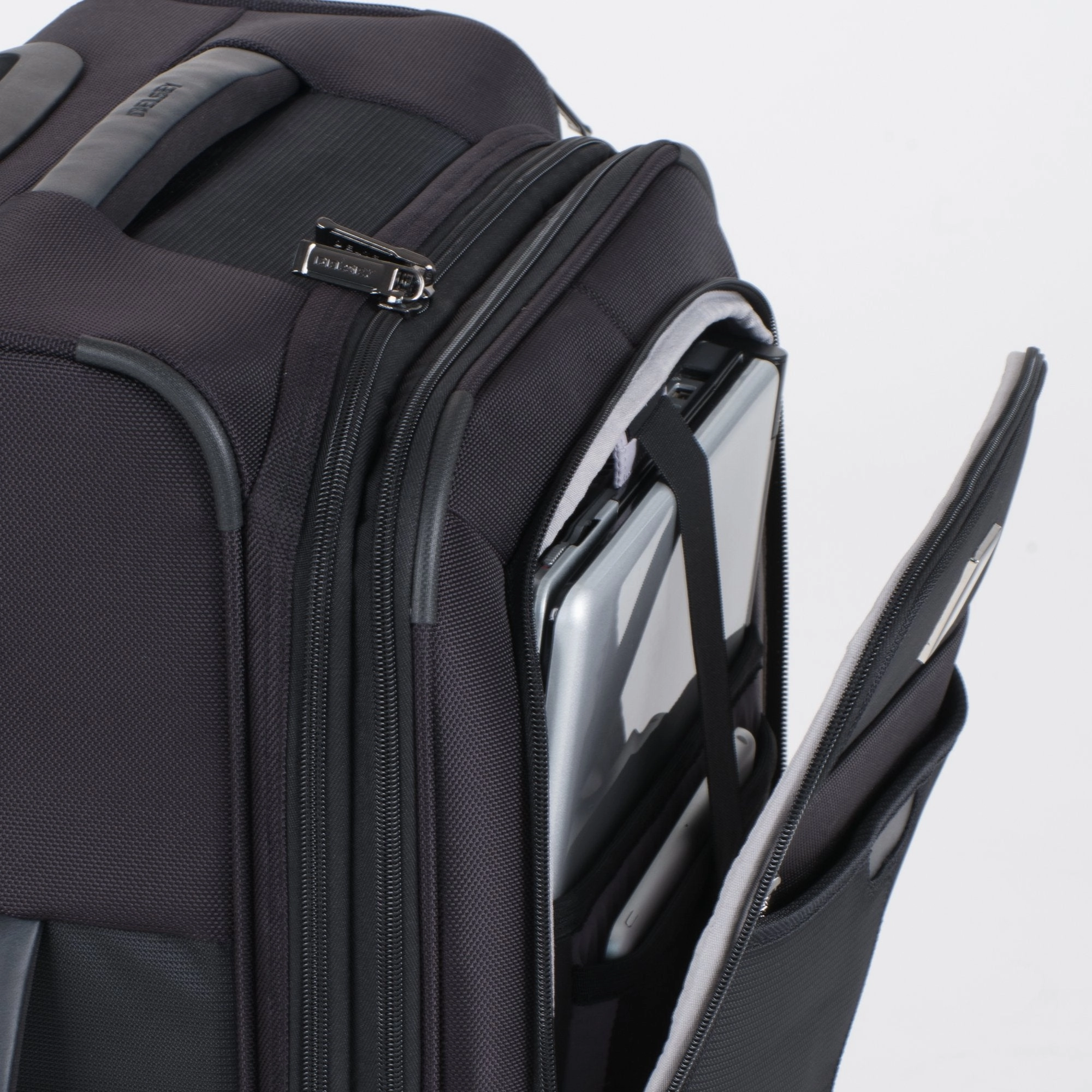 DELSEY Paris Helium Pilot 3.0 19" 4-Wheel Carry-On Luggage