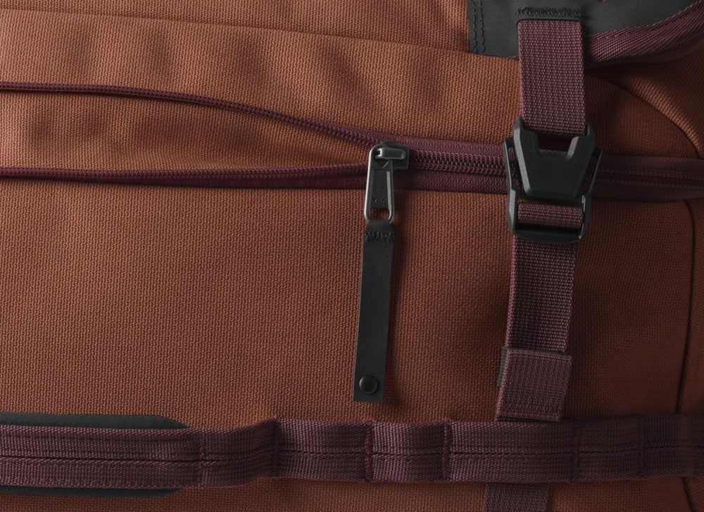 Eagle Creek Gear Warrior XE 27" Check in Luggage