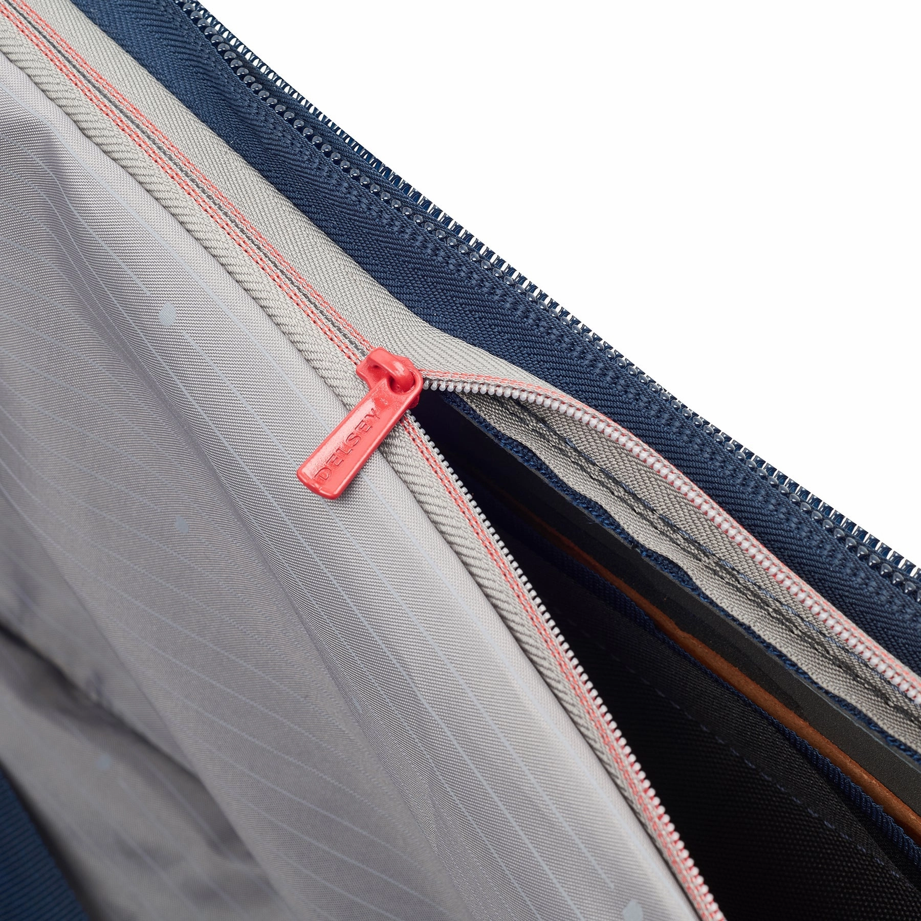 HELIUM DLX CARRY-ON - 21"