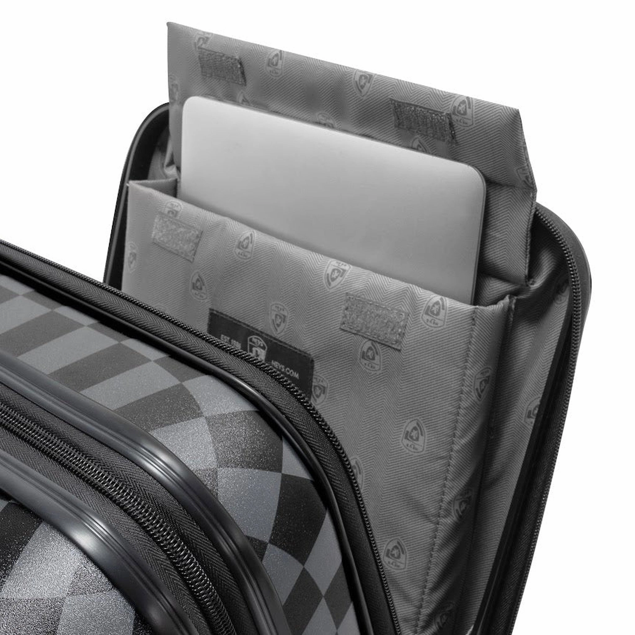 Heys EZ Fashion 21" Spinner
