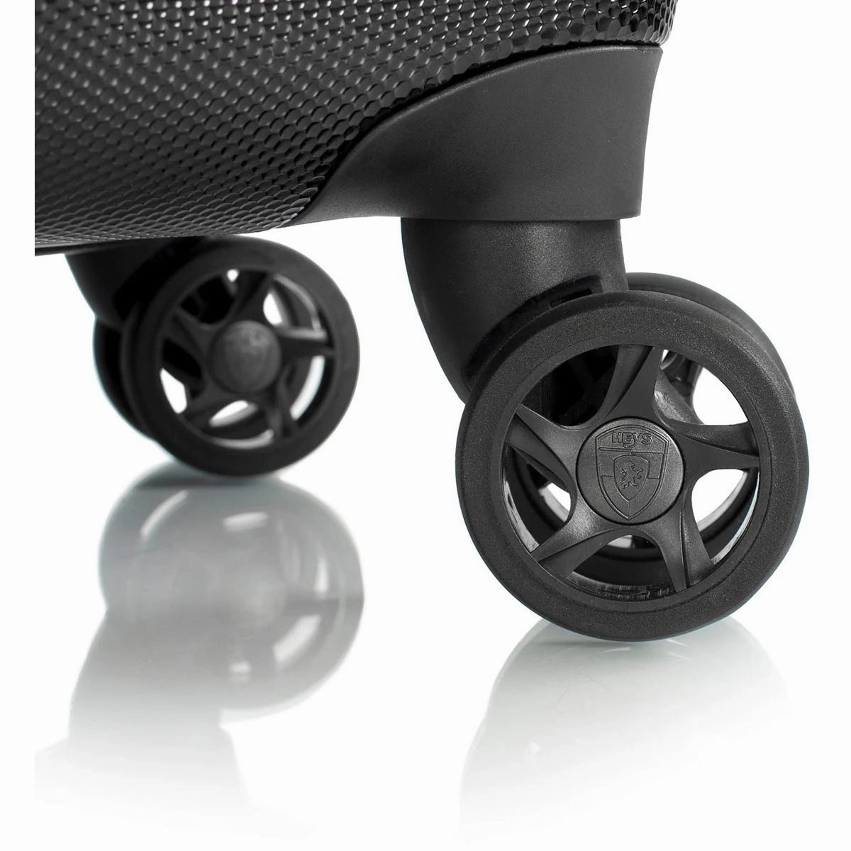 Heys Vantage 30" Smart Access Spinner