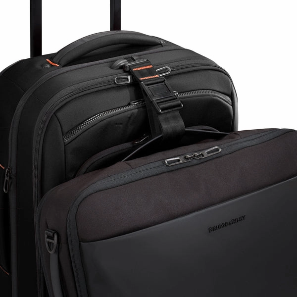 International 21" Carry On Expandable Spinner - ZXU121SPX