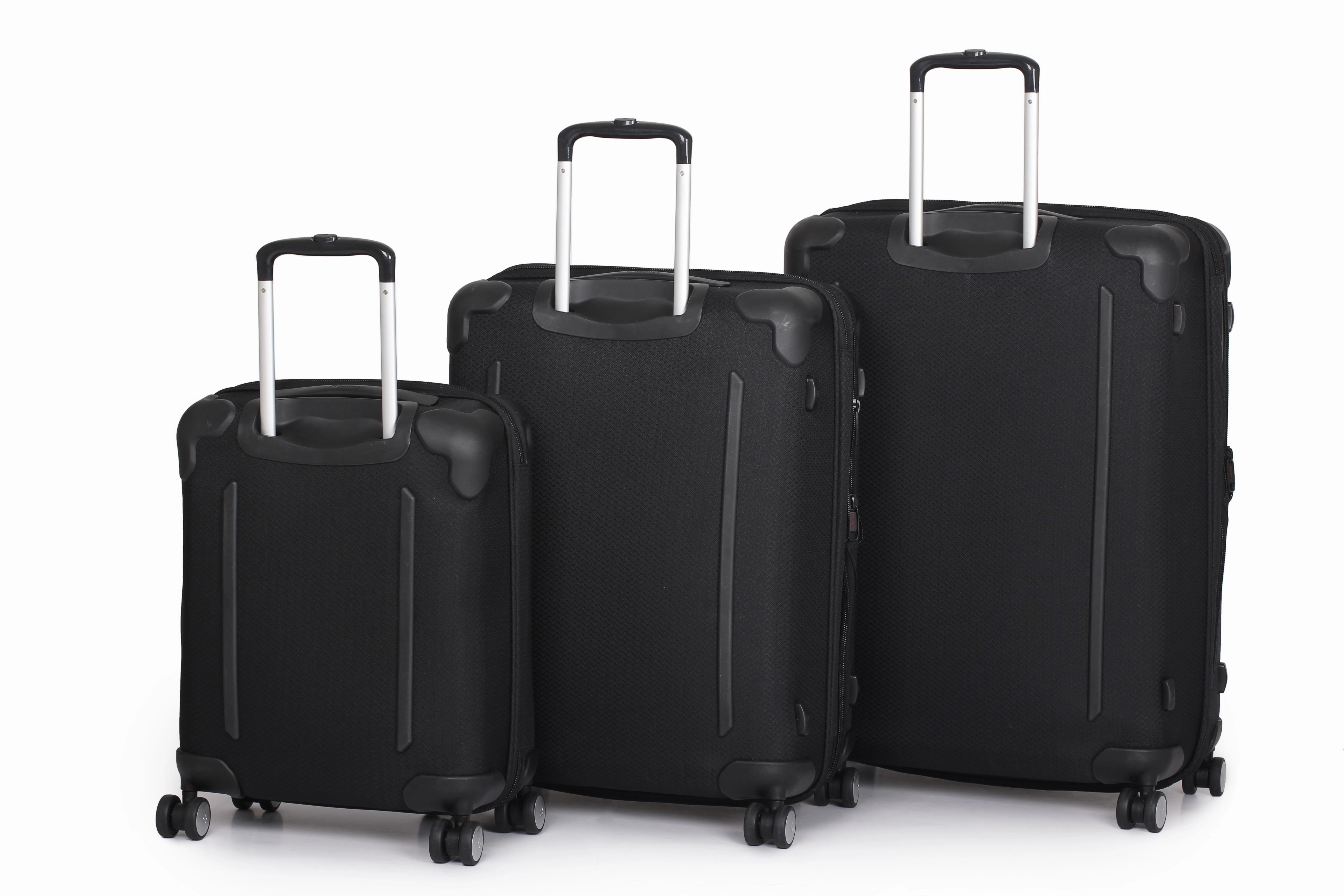 IT Luggage Defender 27.5" 4-Wheel Medium Luggage