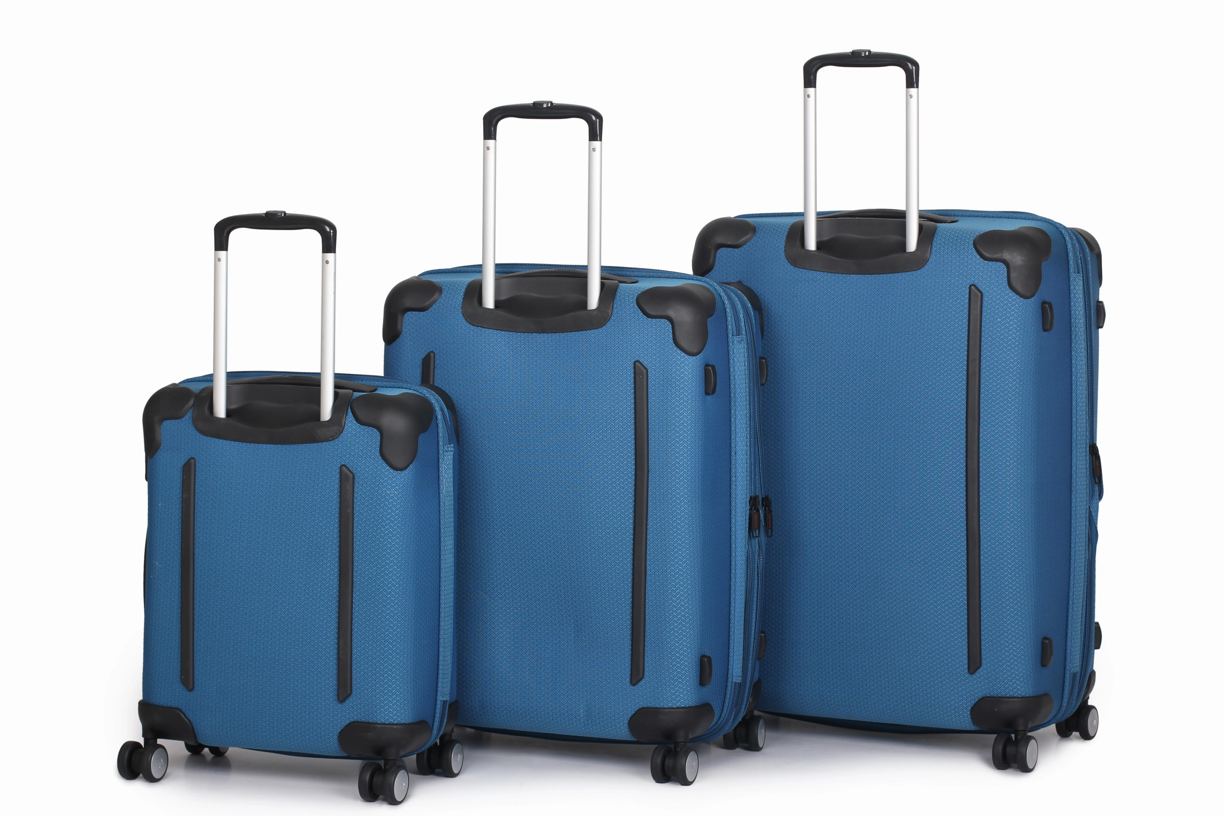 IT Luggage Defender 27.5" 4-Wheel Medium Luggage