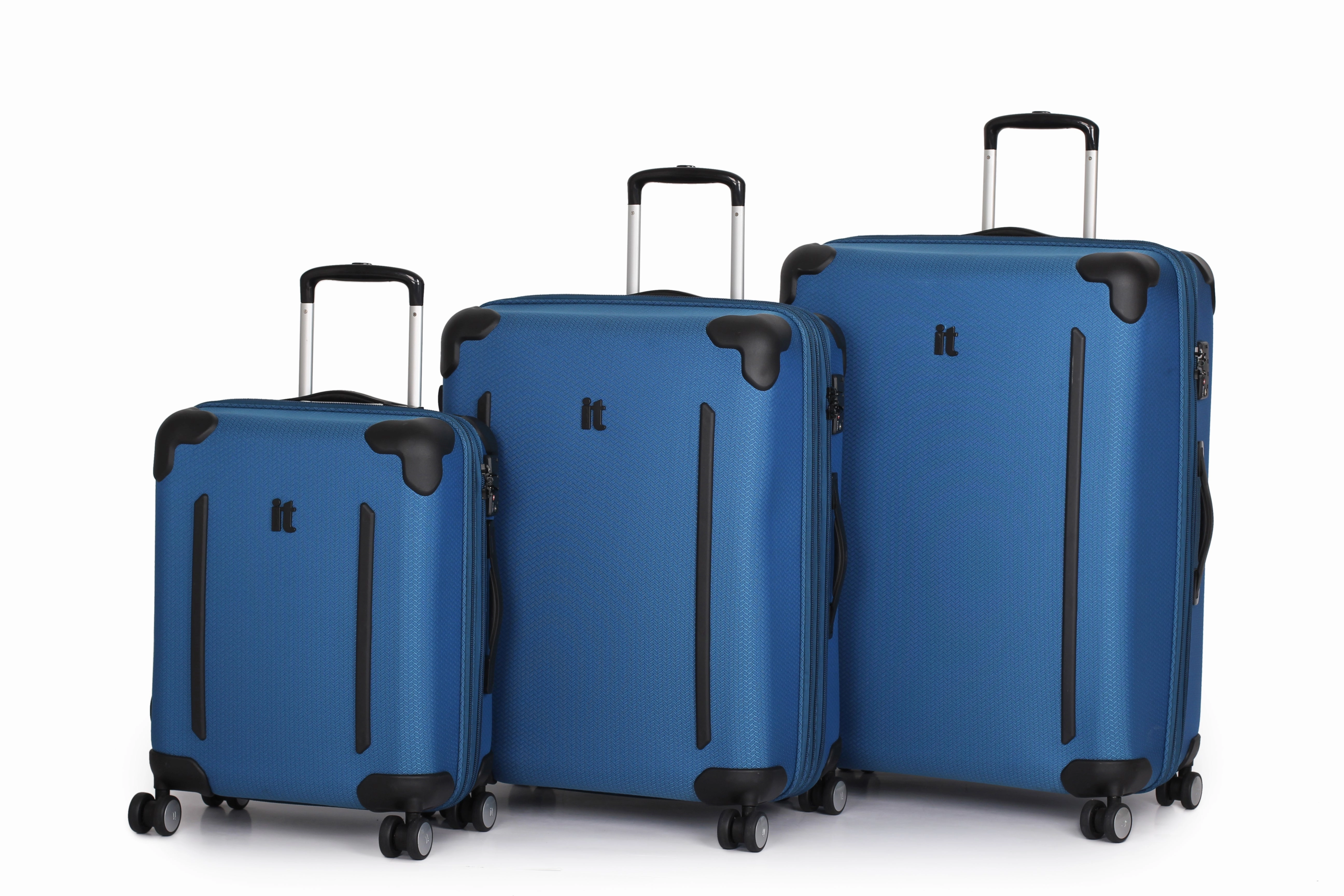 IT Luggage Defender 27.5" 4-Wheel Medium Luggage