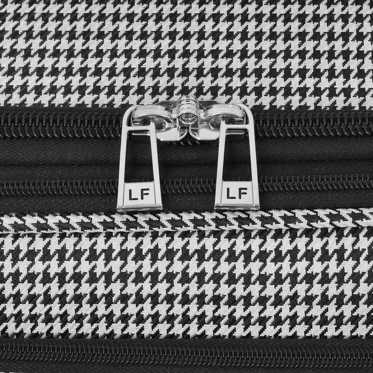London Fog Cambridge II 25" 4-Wheel Medium Luggage