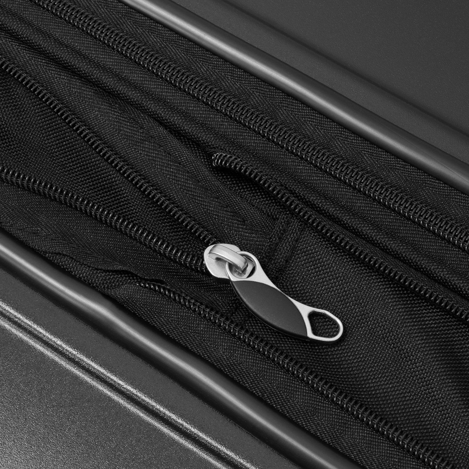 London Fog Heathrow 21" 4-Wheel Carry-On Luggage