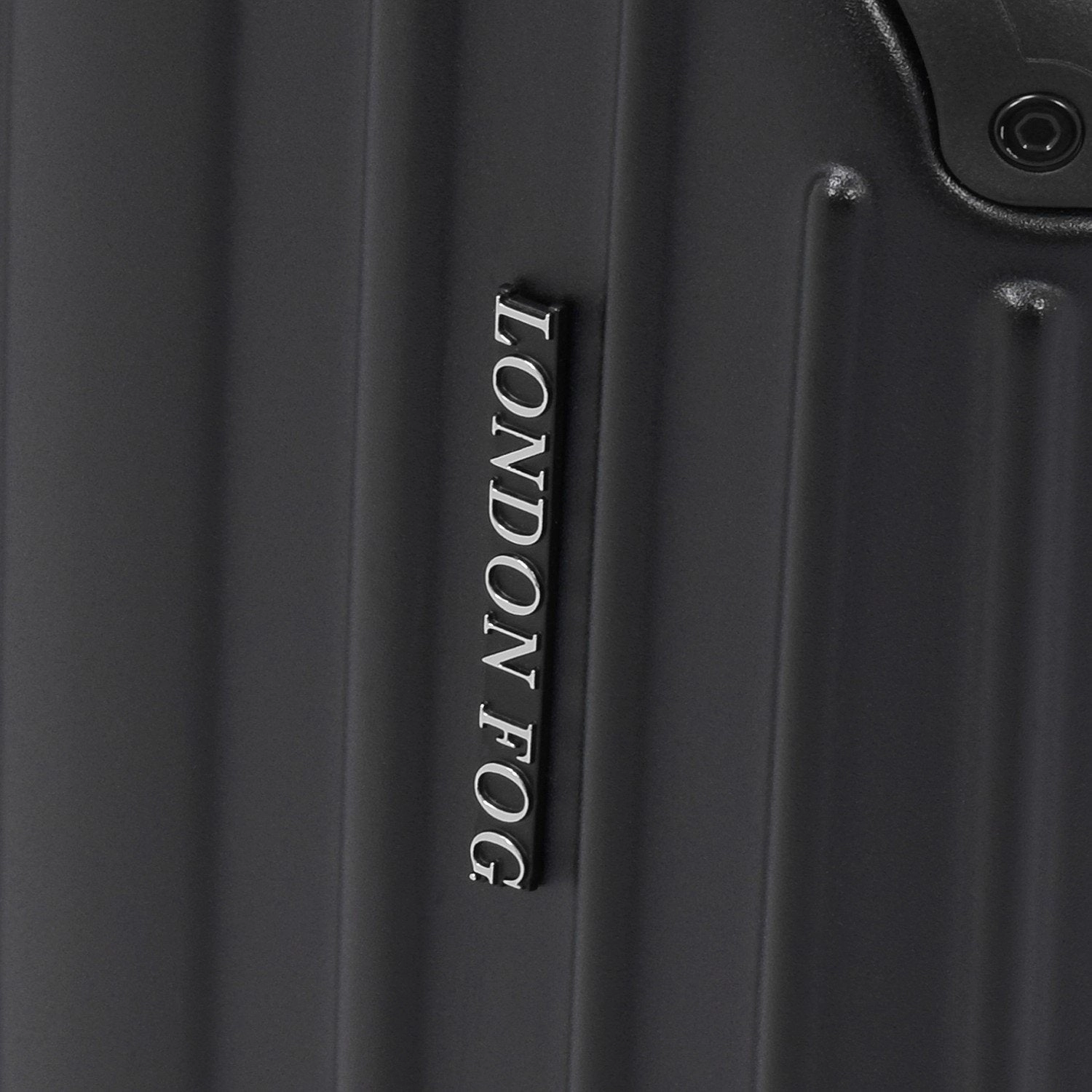 London Fog Heathrow 21" 4-Wheel Carry-On Luggage