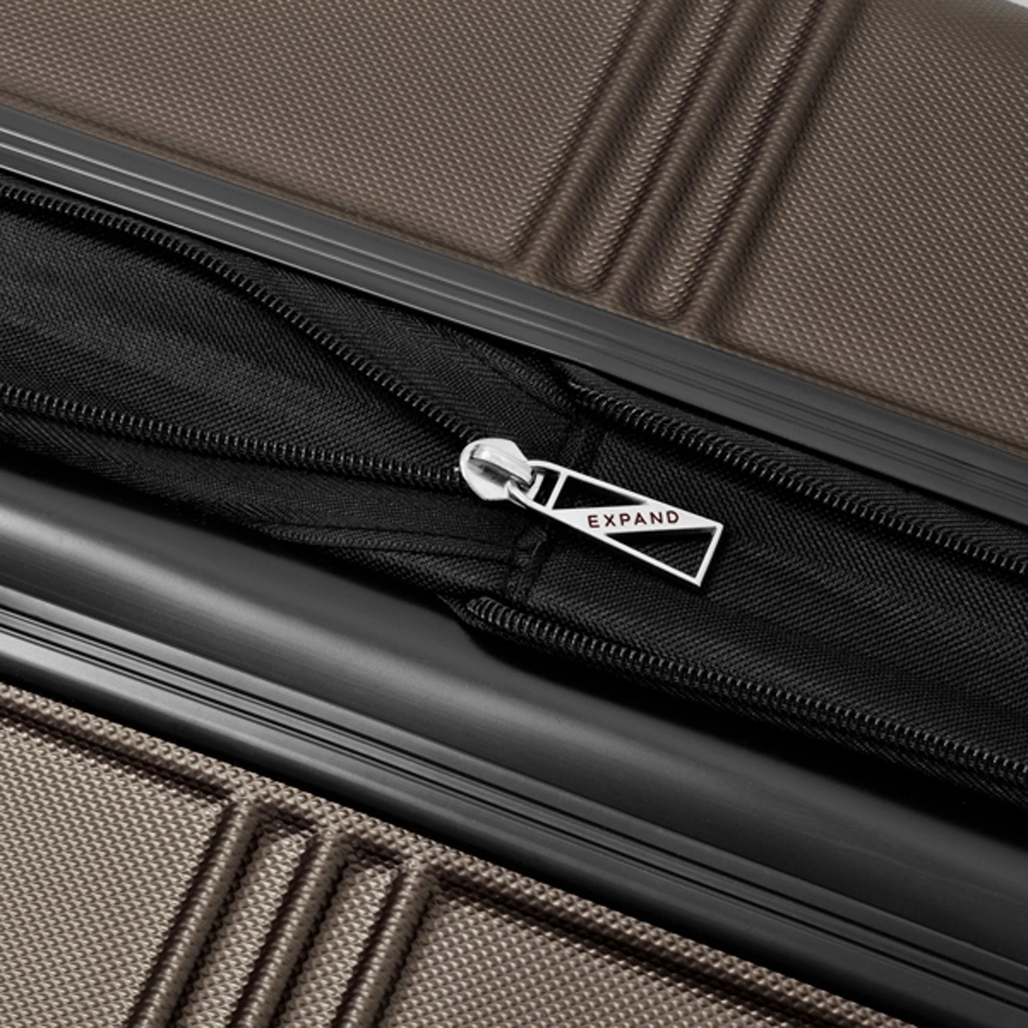London Fog Kingsbury 21" 4-Wheel Carry-On Luggage