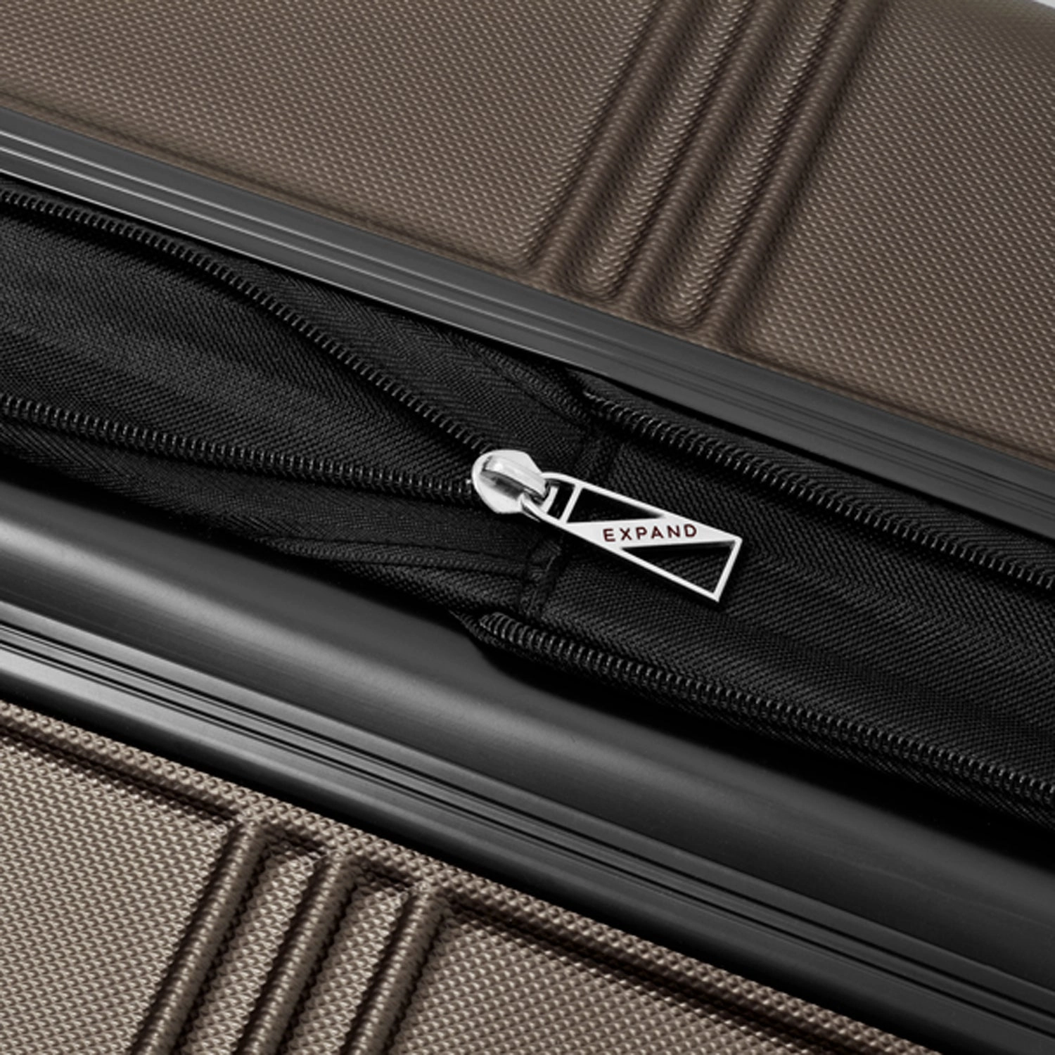 London Fog Kingsbury 25" 4-Wheel Medium Luggage