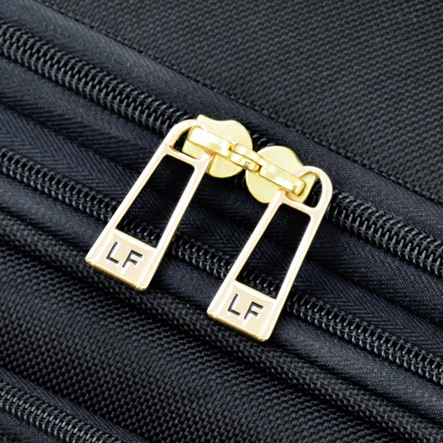 London Fog Langley 25" Expandable Spinner