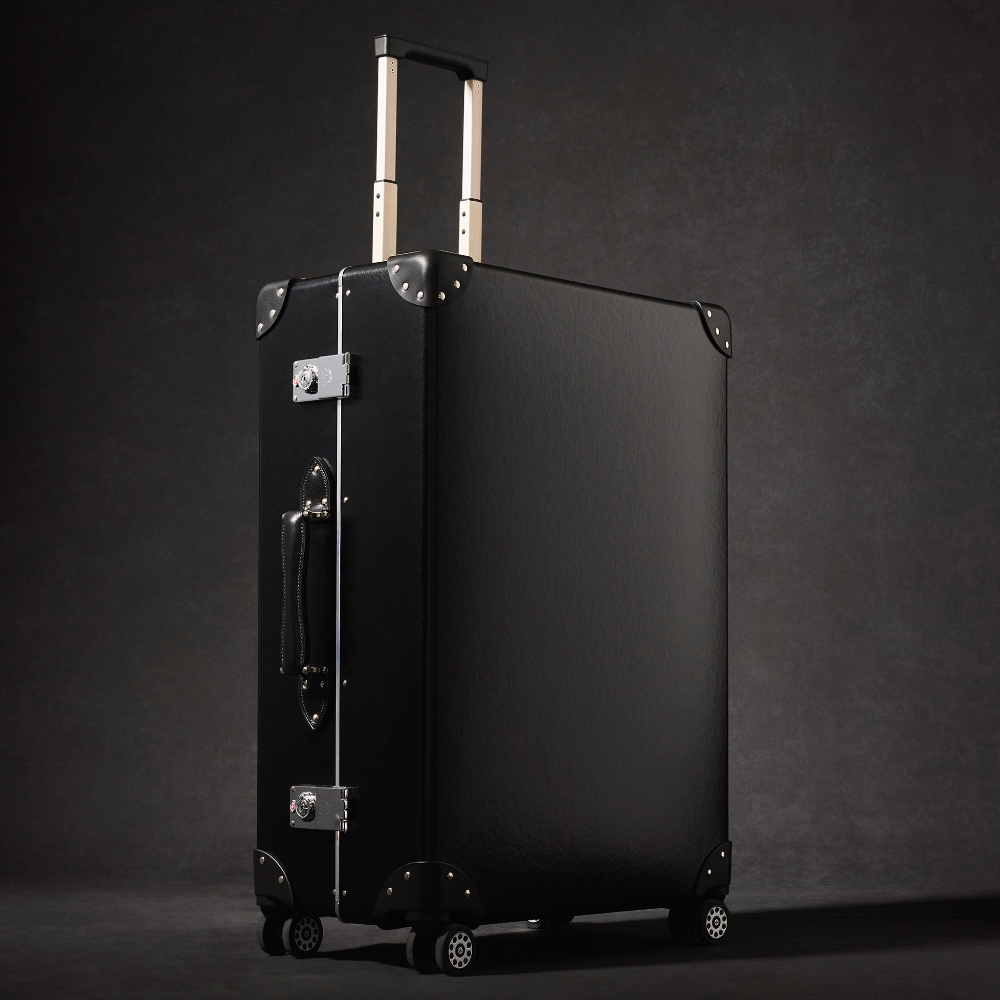 Metropolis  Large Check-In - 4 Wheels | Black/Black/Chrome