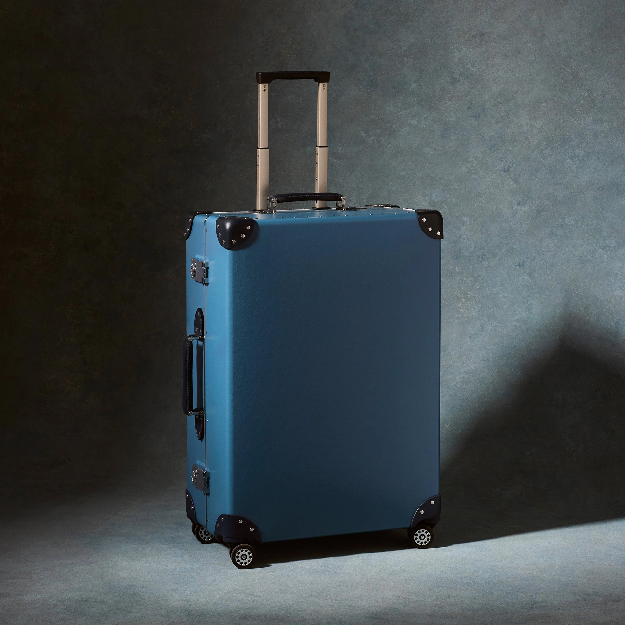 Metropolis  Large Check-In - 4 Wheels | Fog Blue/Navy/Chrome