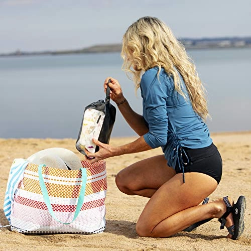 Nite Ize Runoff Waterproof Toiletry Bag, Full-Size Waterproof Hanging Toiletry Bag. Tough Trusted Protection for Adventure Travel, Black