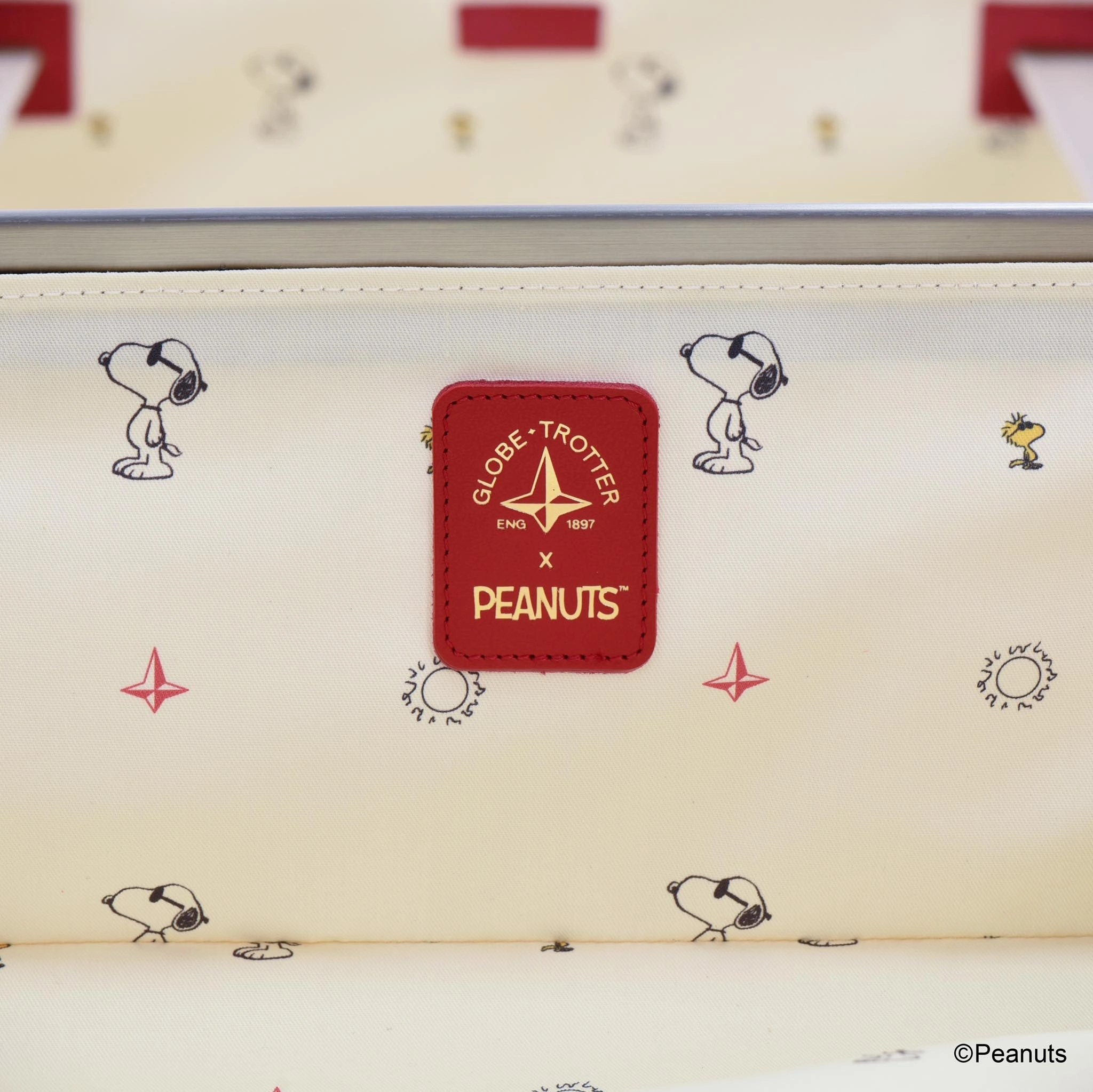 Peanuts  Large Check-In - 4 Wheels | Ivory/Red/Gold
