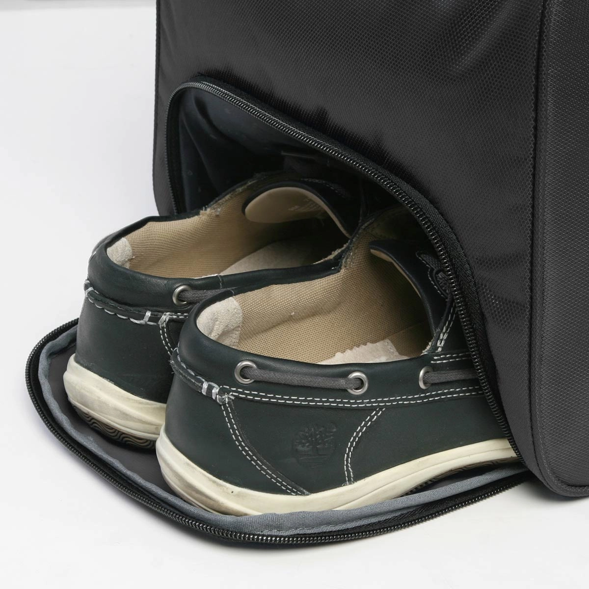 Perry Ellis 22In Weekender Duffel Bag