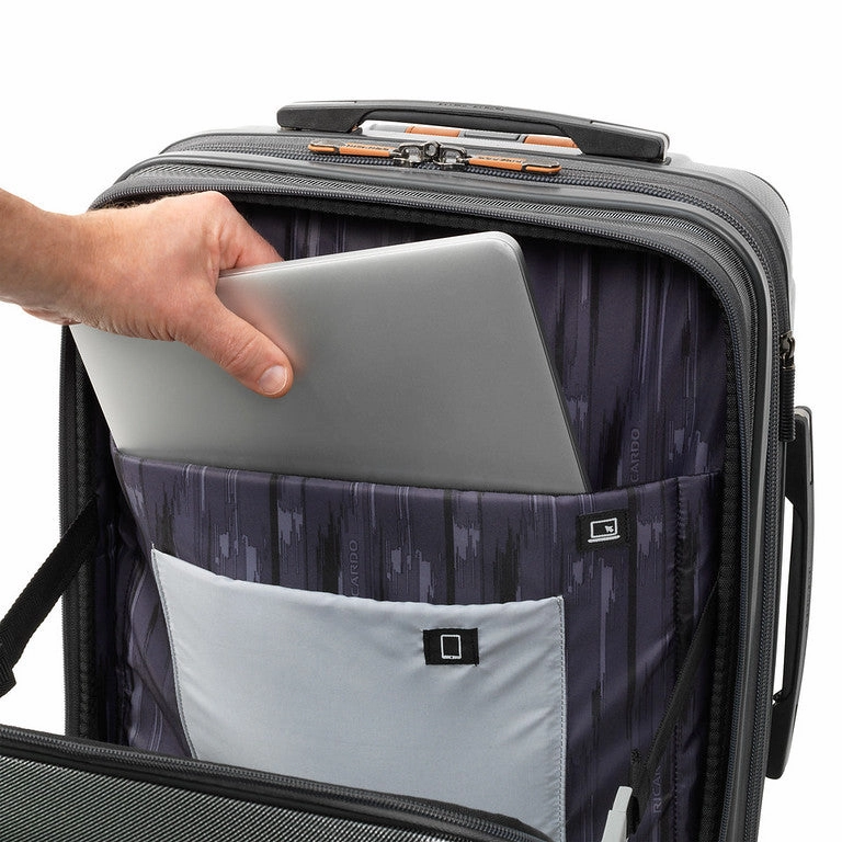 Ricardo Beverly Hills Ocean Drive 19" Spinner Mobile Office