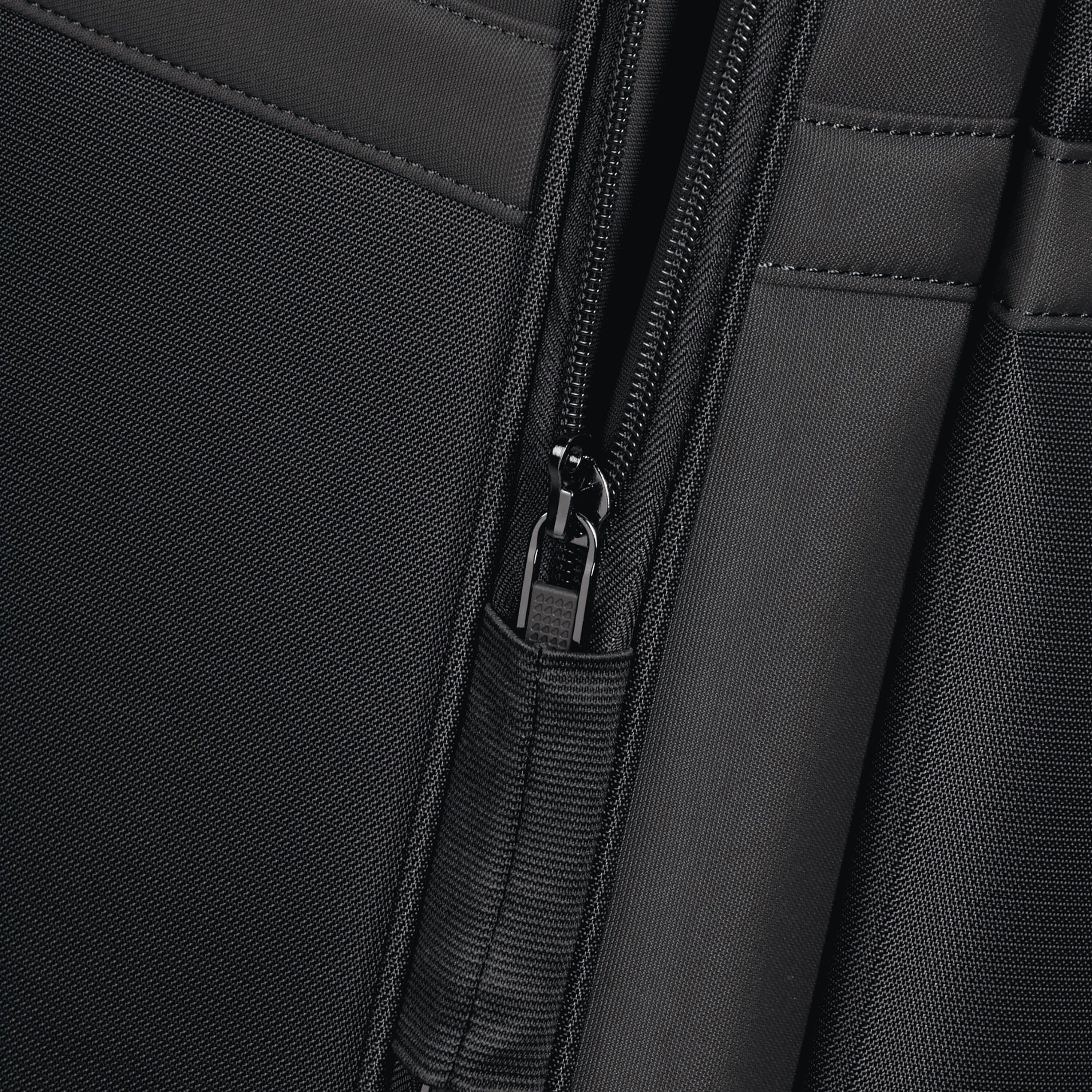 Samsonite Airea Spinner Carry-On Luggage
