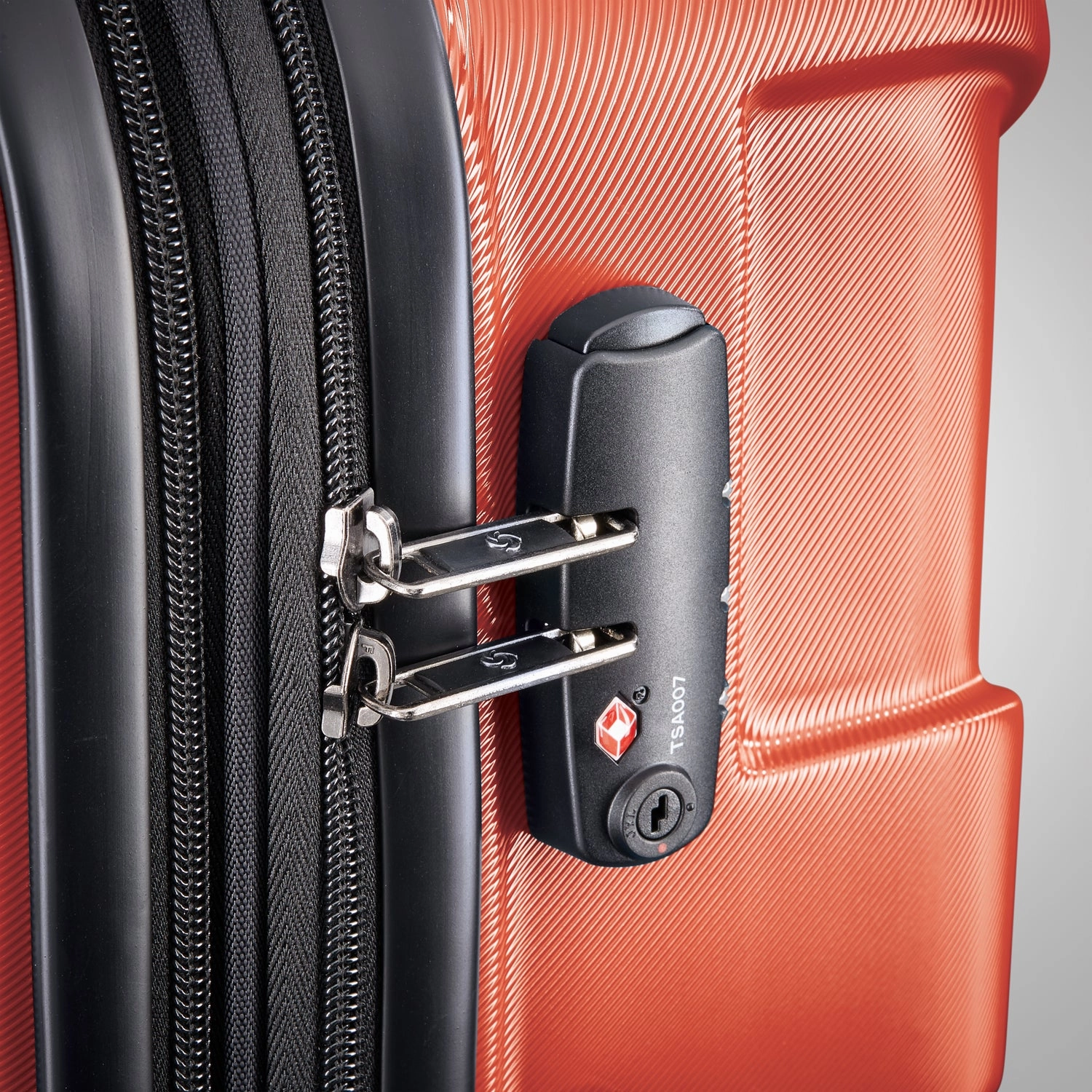 Samsonite Centric 24-inch Hardside Spinner