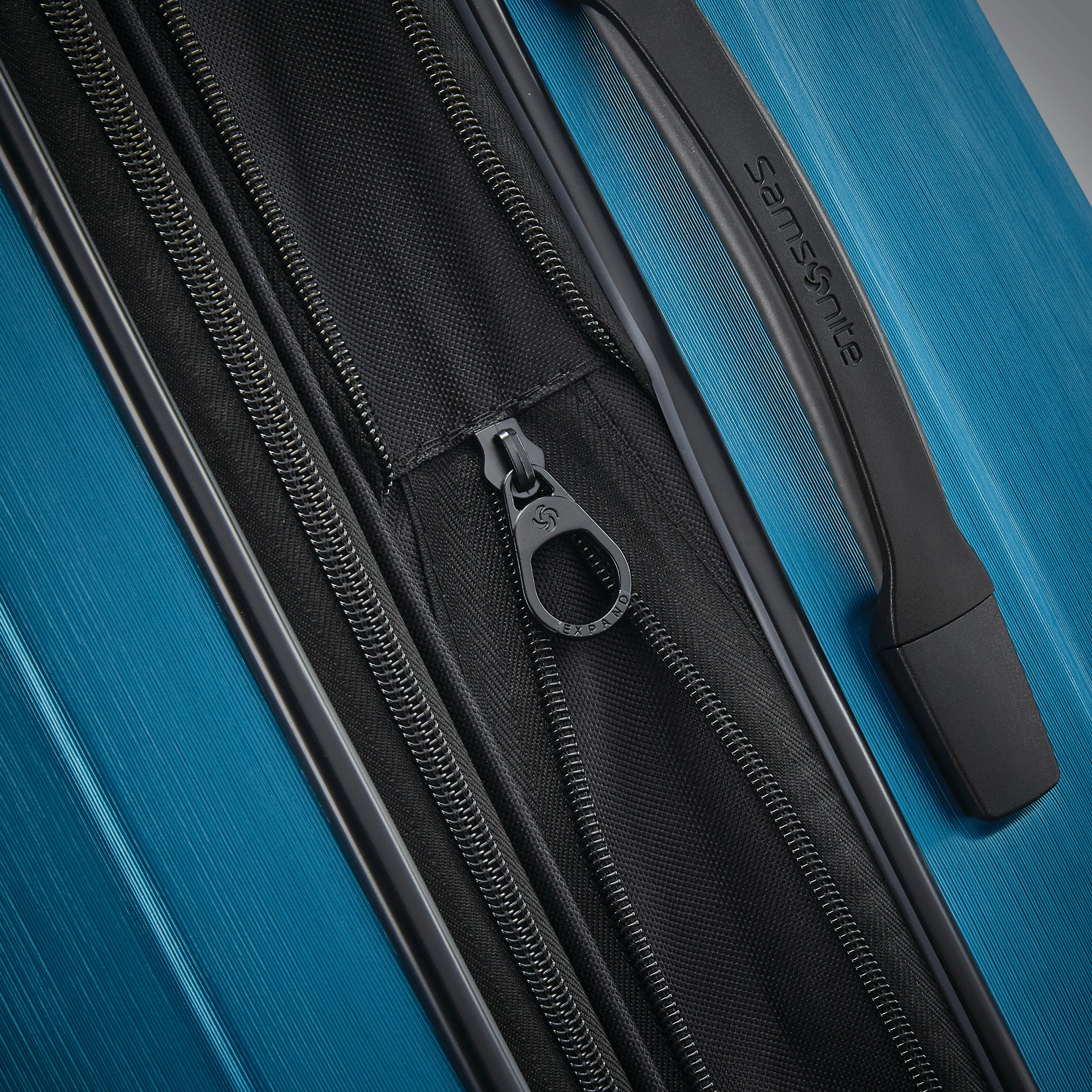 Samsonite Centric 2 Expandable Hardside Luggage with Dual Spinner Wheels