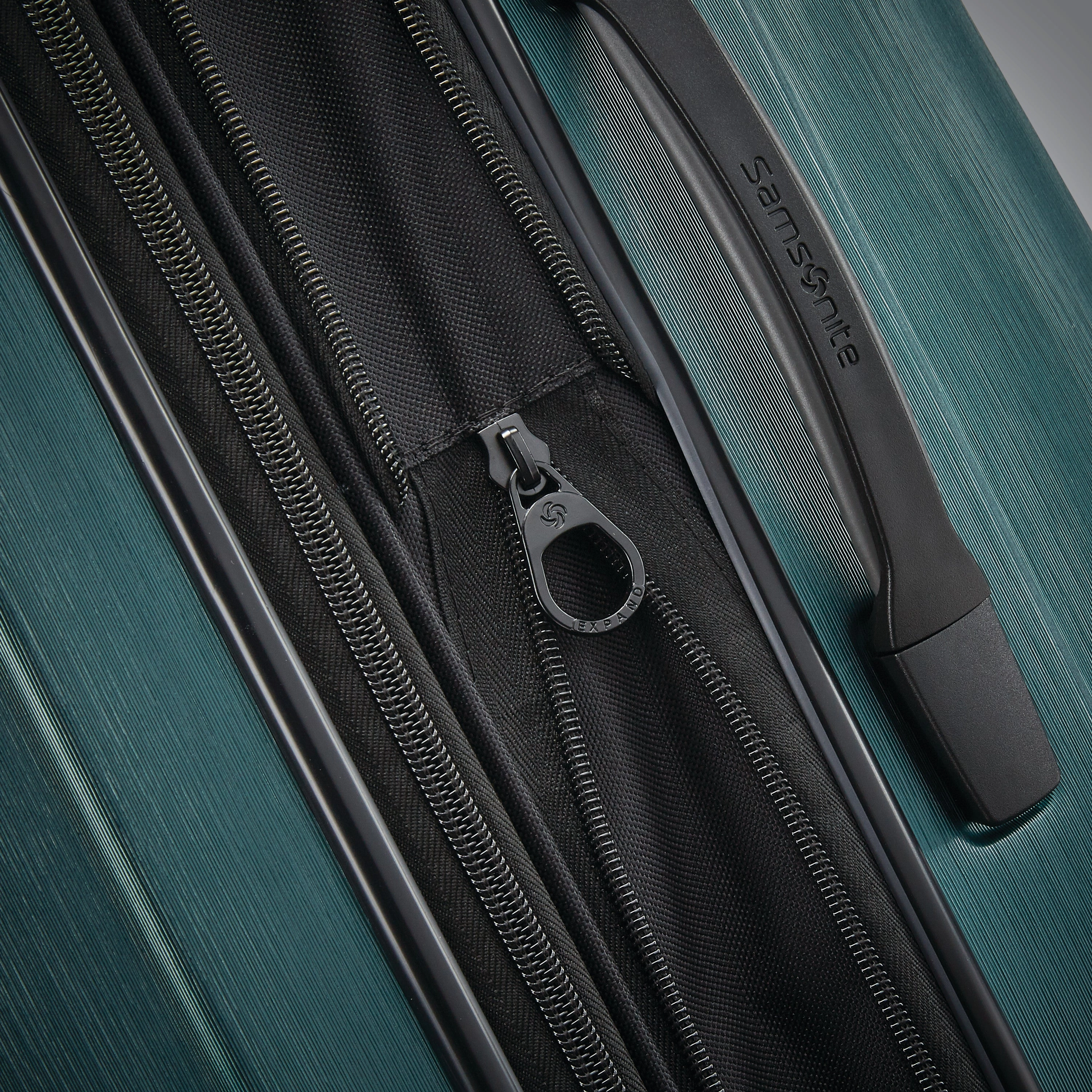 Samsonite Centric 2 Expandable Hardside Luggage with Dual Spinner Wheels